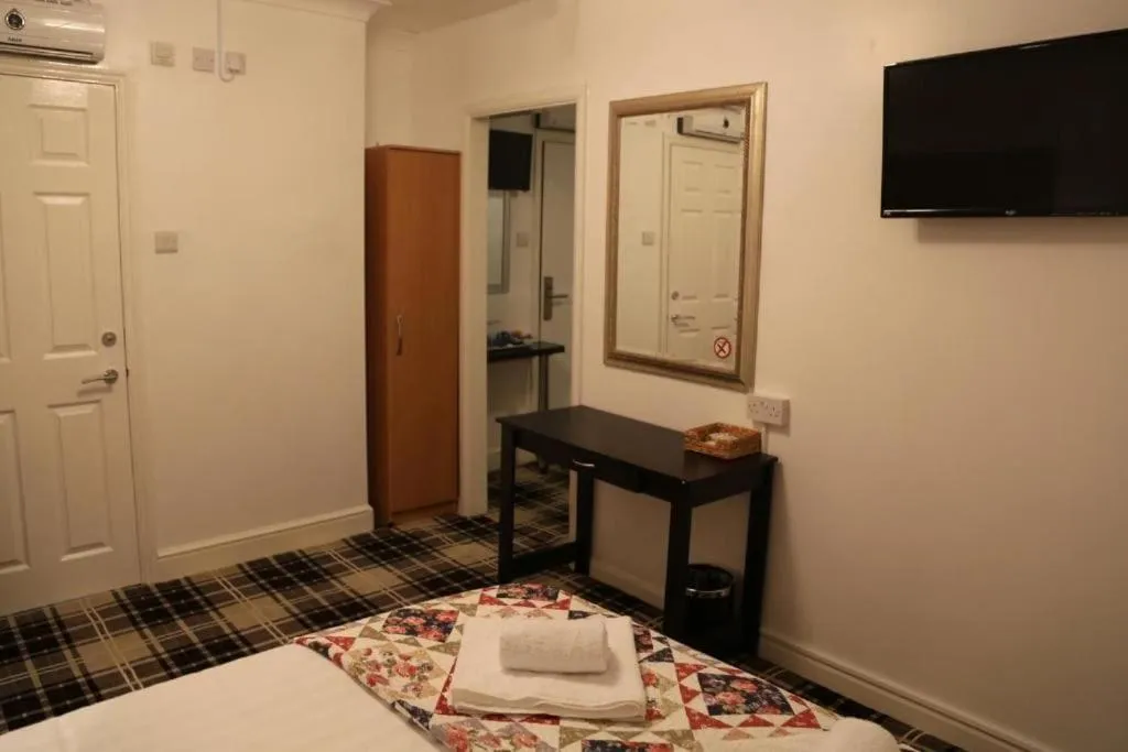 Bedroom in OYO 4 Sisters Inn