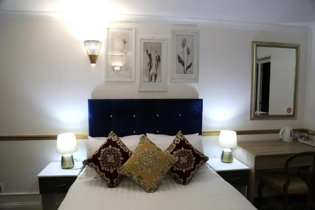 Bedroom in OYO 4 Sisters Inn