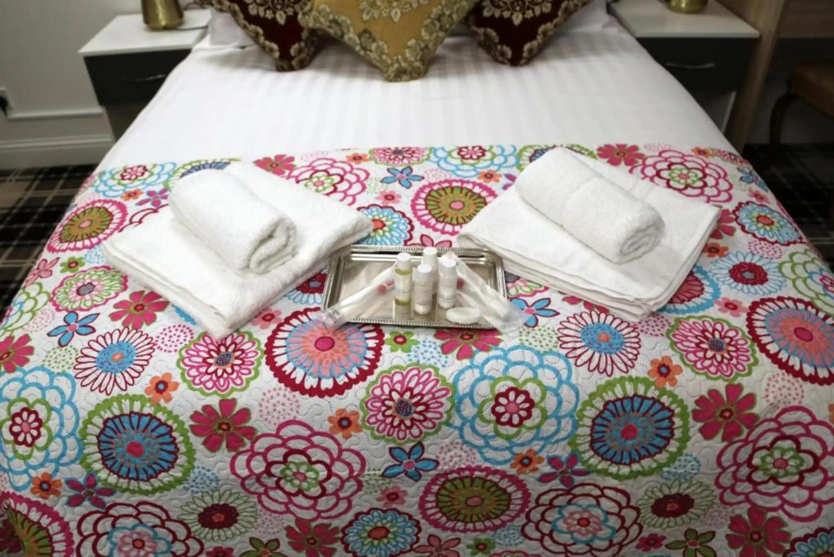 Deluxe Twin Room in OYO 4 Sisters Inn Deluxe Twin Room in OYO 4 Sisters Inn