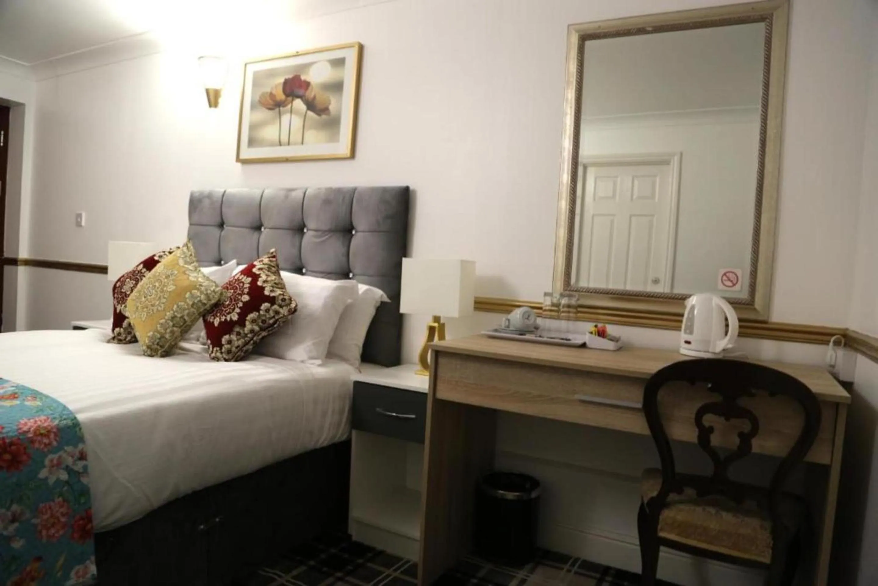 Bedroom in OYO 4 Sisters Inn