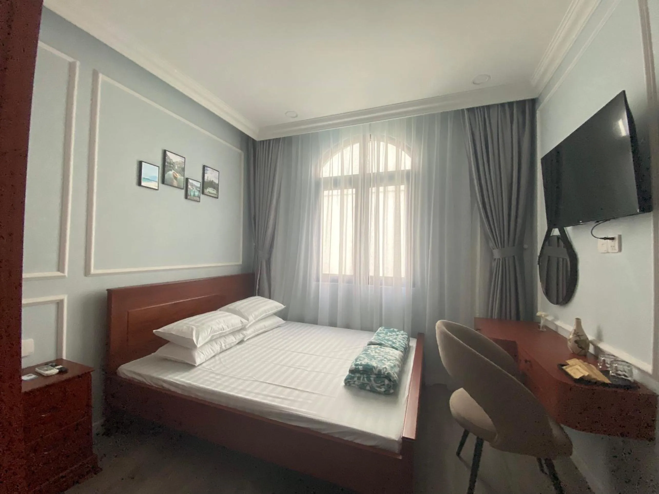 Photo of the whole room, Bed in UY LONG Homestay & Coffee