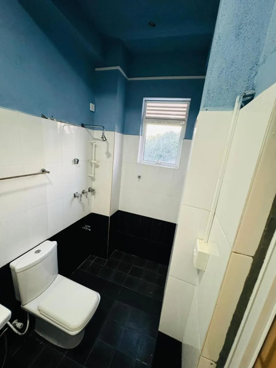 Shower in CITYSCAPE YALA BY 999 HOTEL & RESTAURANT