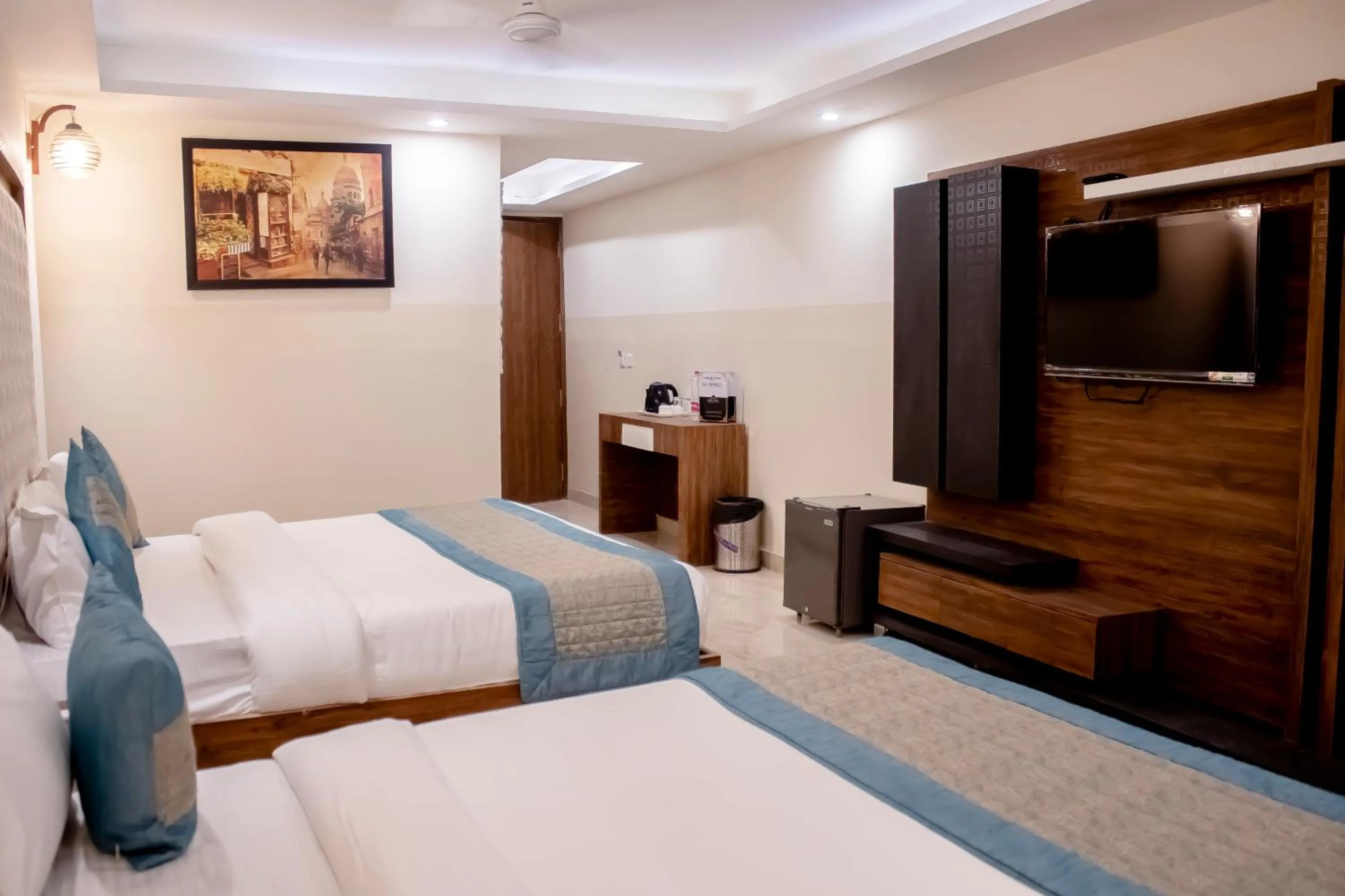 Communal lounge/ TV room, TV/Entertainment Center in Hotel Airport City Near Delhi International Airport
