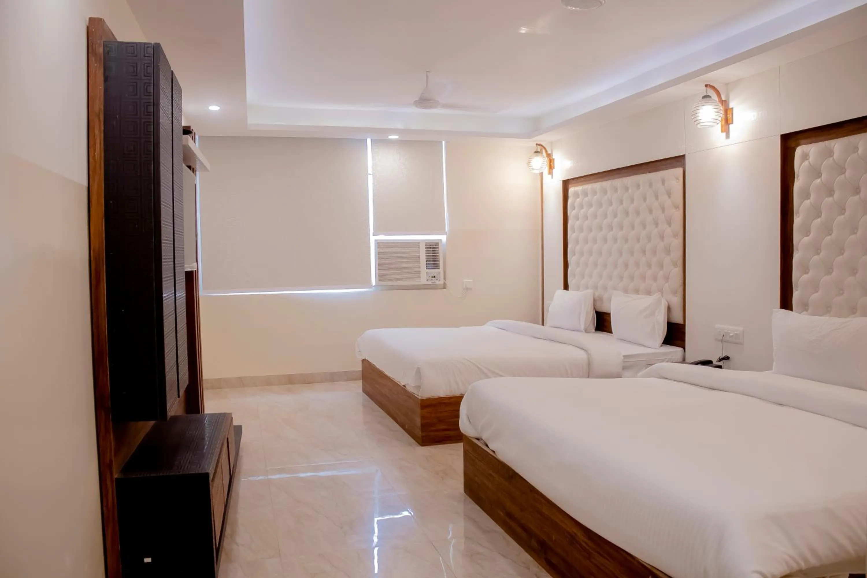 Bed in Hotel Airport City Near Delhi International Airport