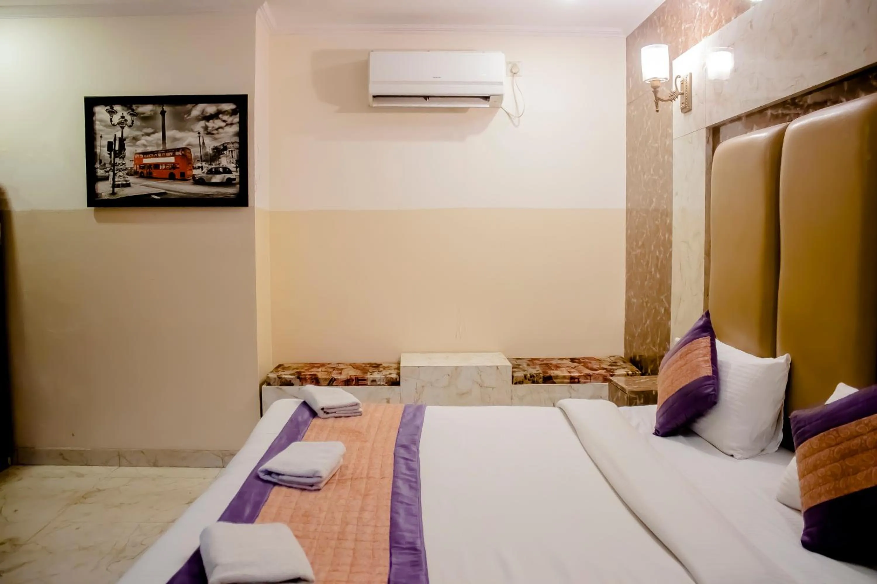 air conditioner in Hotel Airport City Near Delhi International Airport