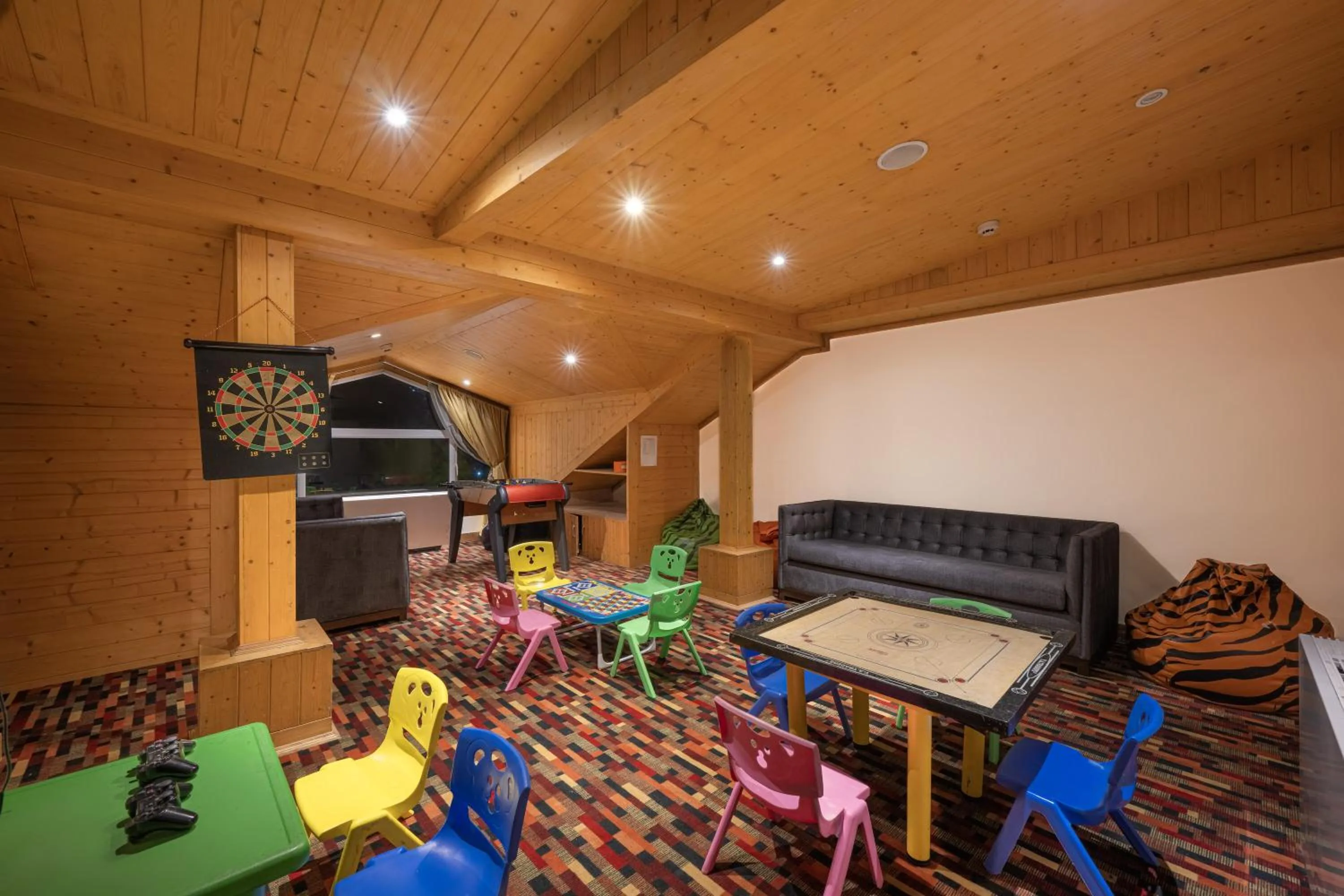 Seating area in Echor Shimla Hotel - The Zion