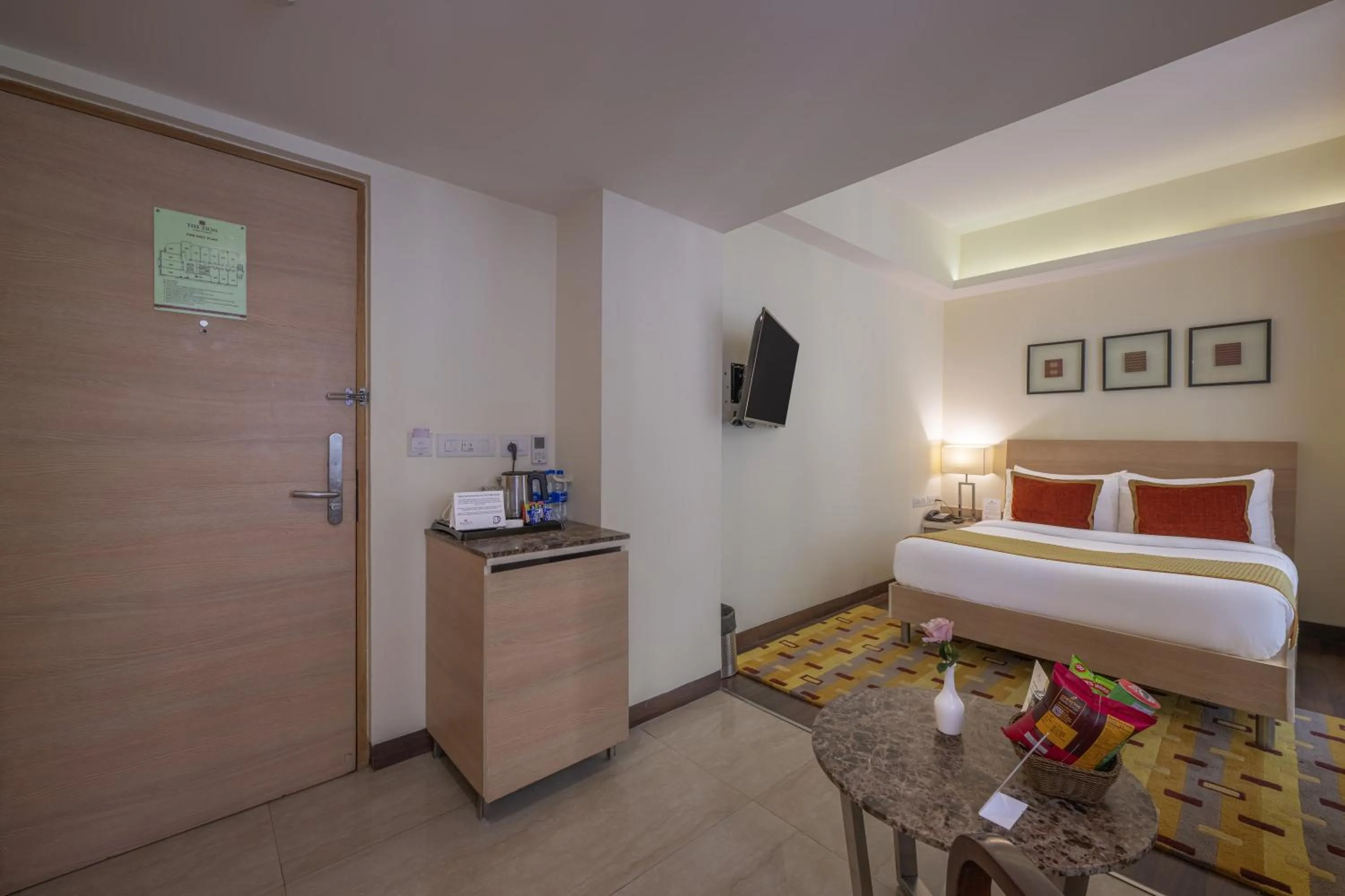 TV and multimedia, Bed in Echor Shimla Hotel - The Zion