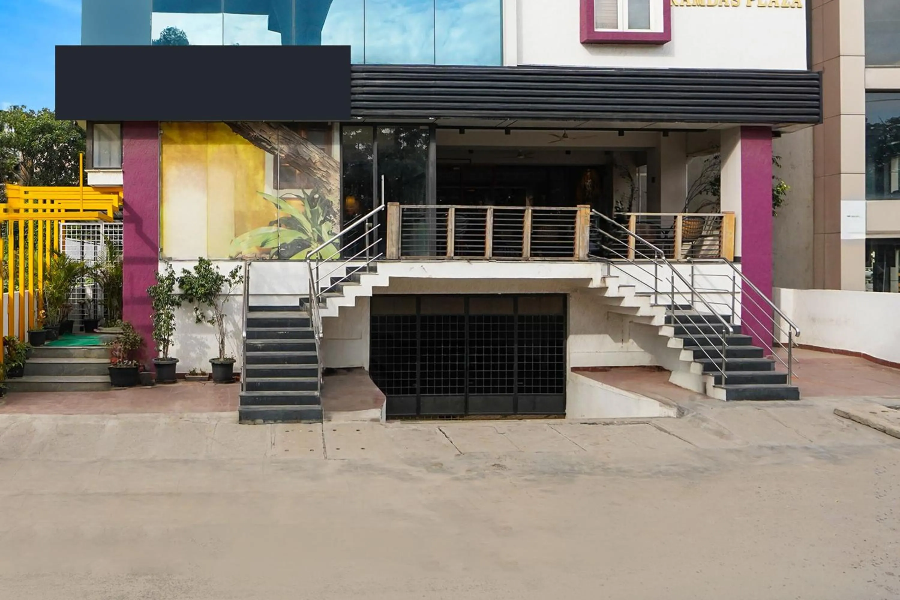 Facade/entrance in Super Townhouse HBR Layout