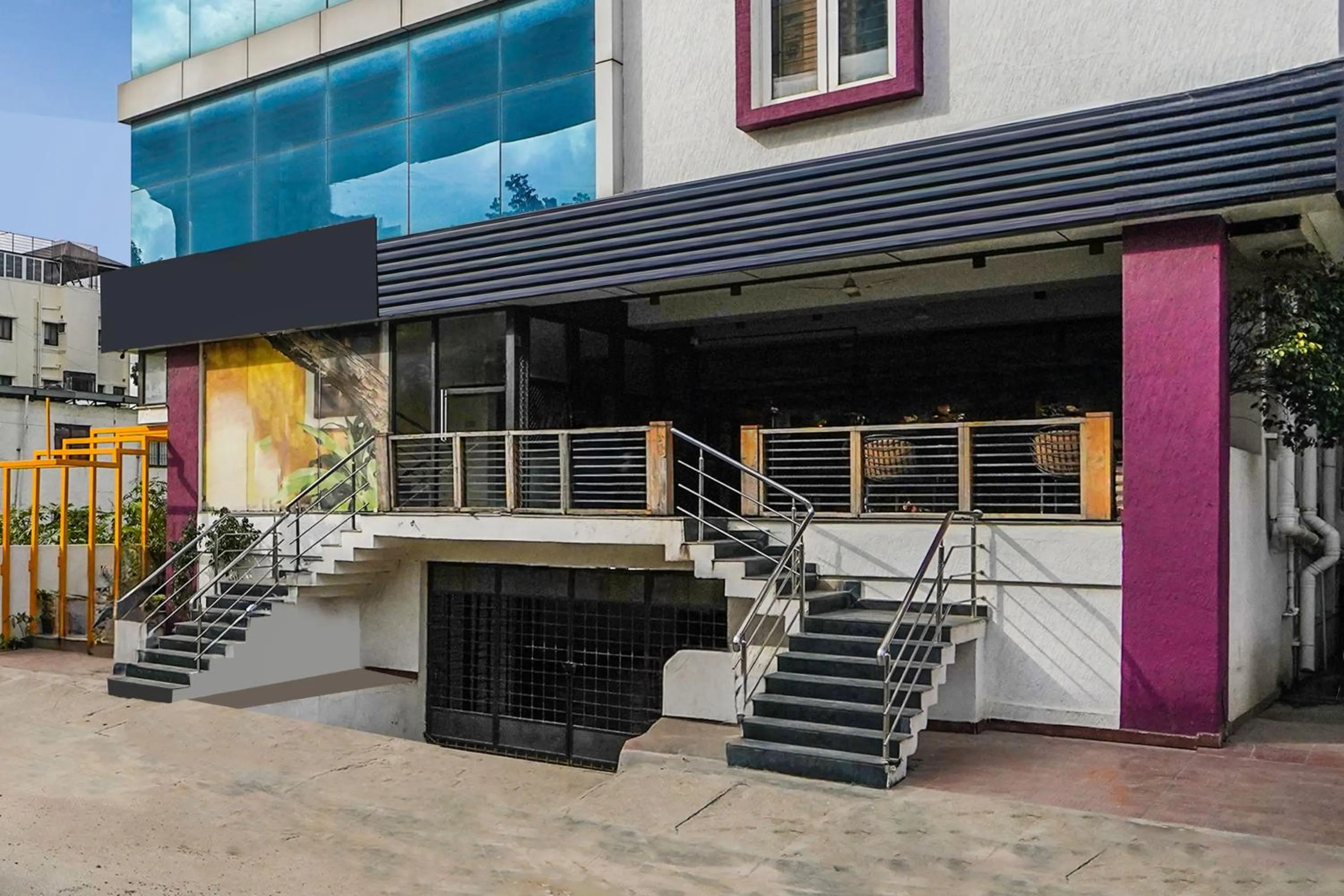 Facade/entrance in Super Townhouse HBR Layout