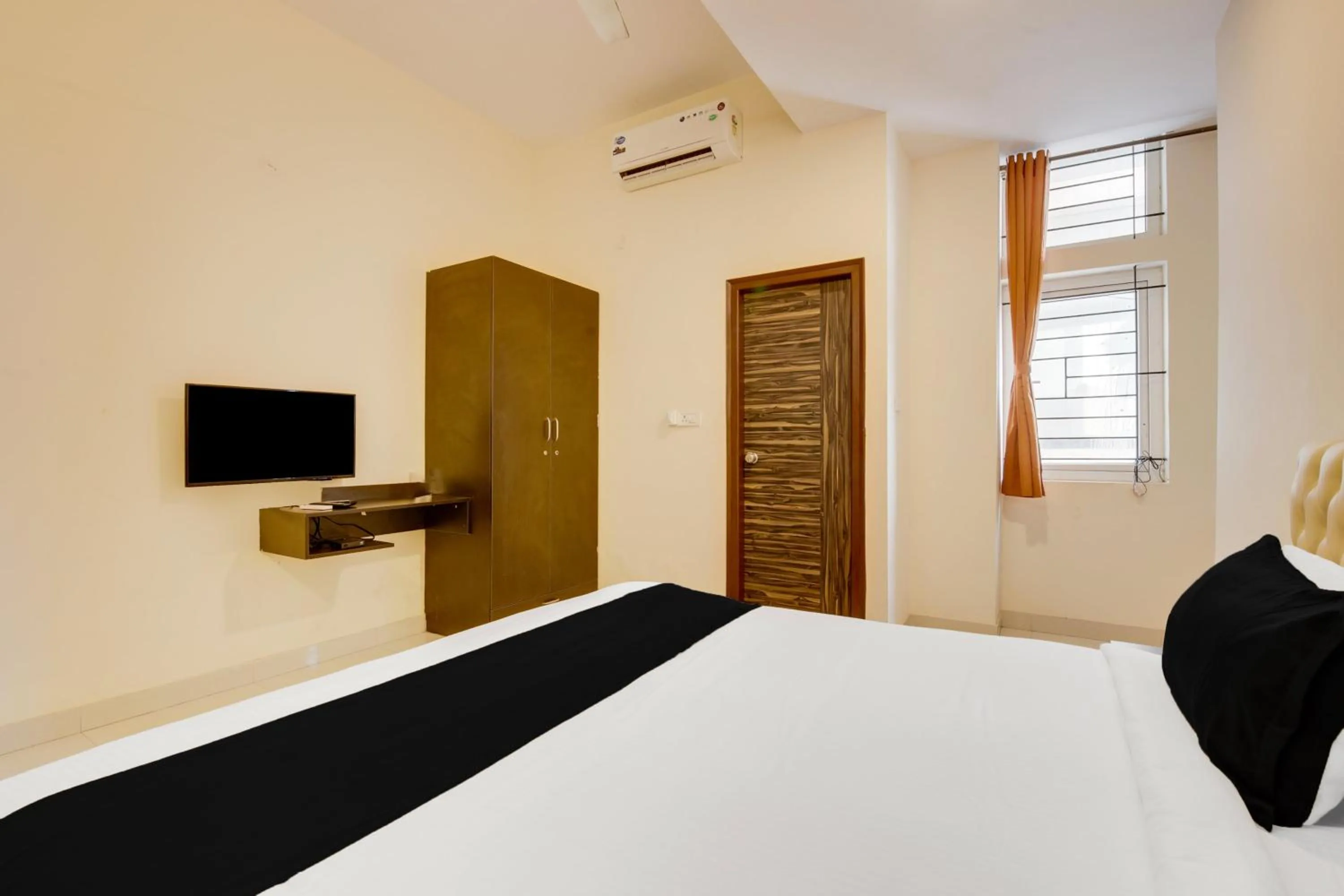 Bedroom, Bed in Super Townhouse HBR Layout