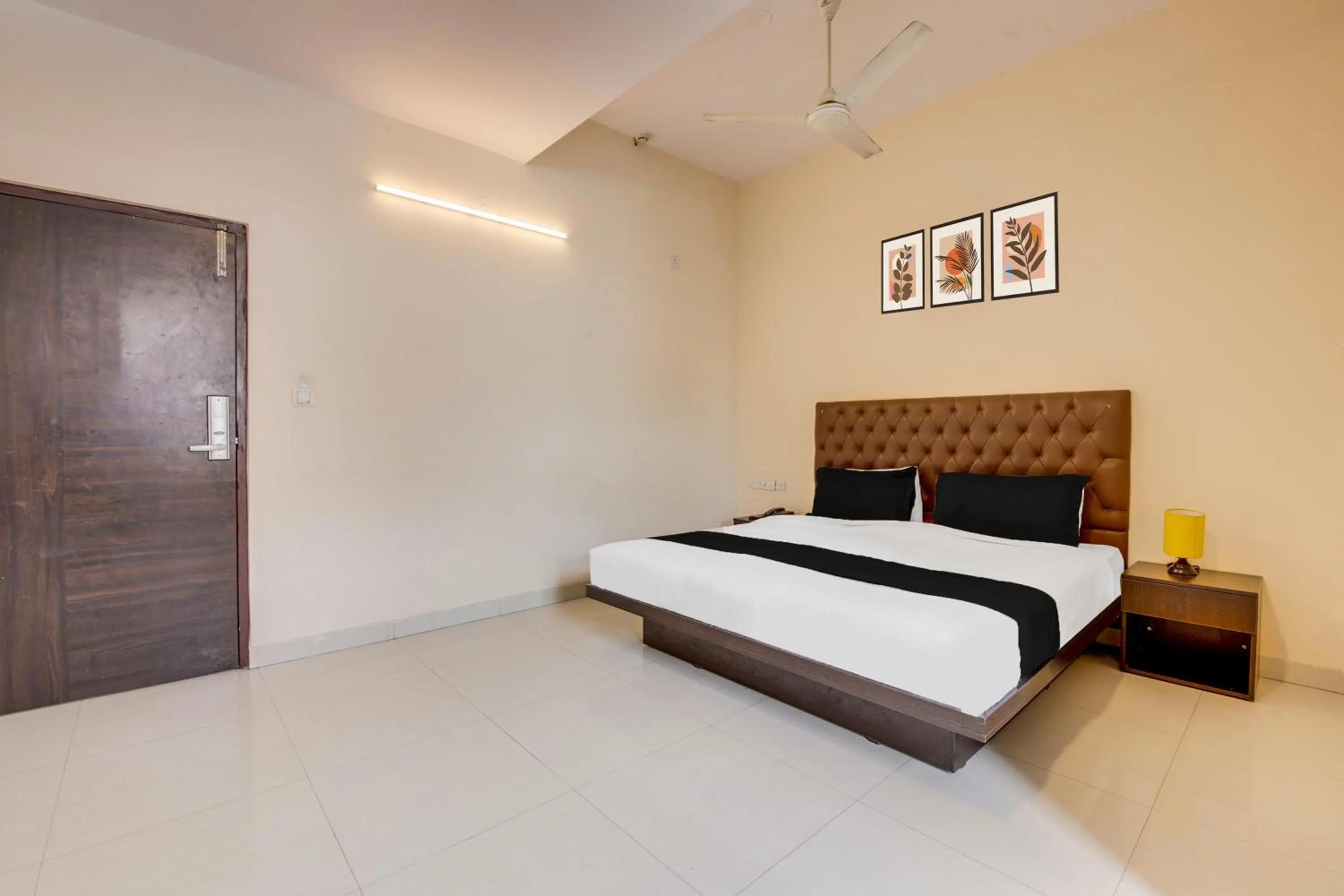Bedroom, Bed in Super Townhouse HBR Layout