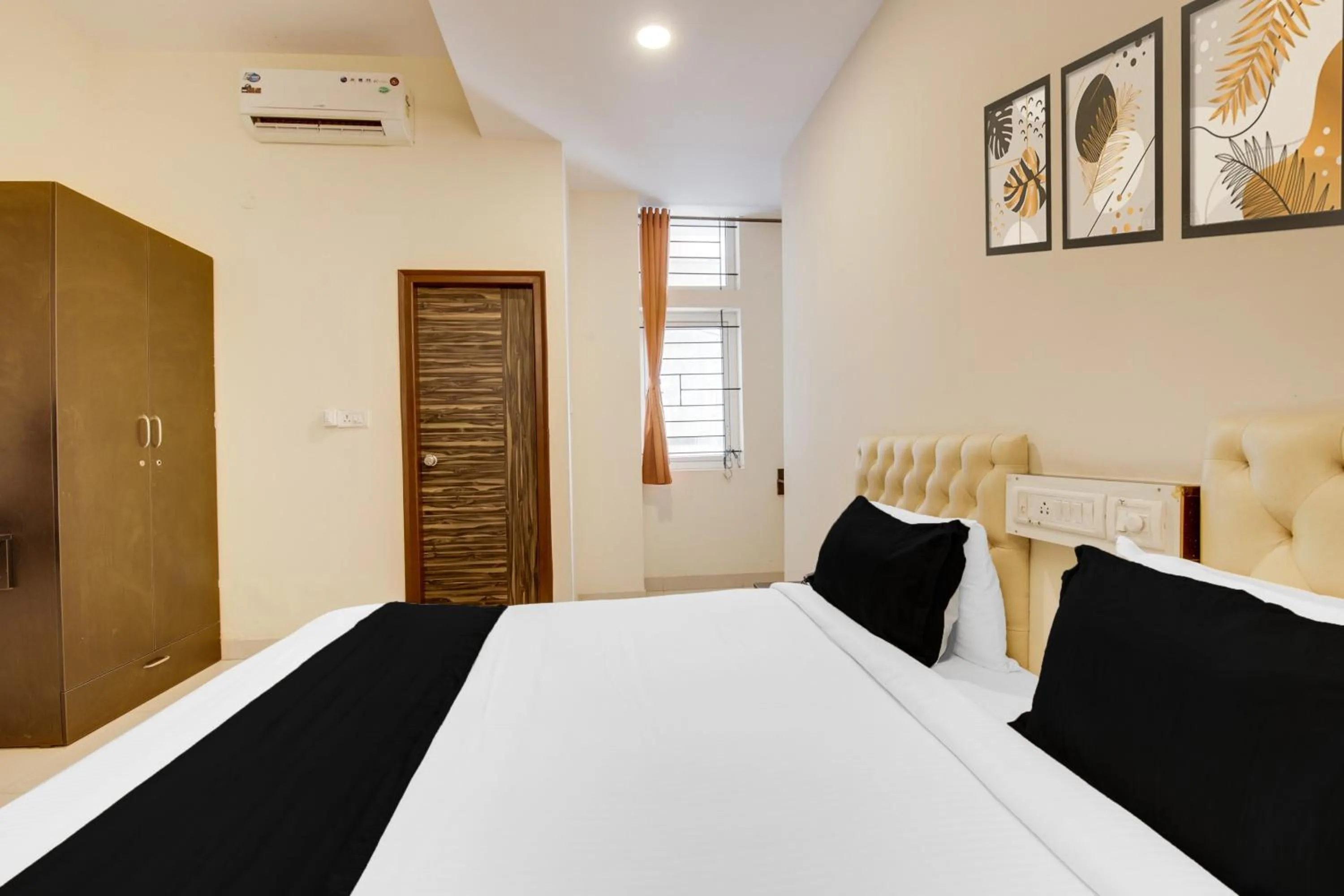 Bedroom, Bed in Super Townhouse HBR Layout