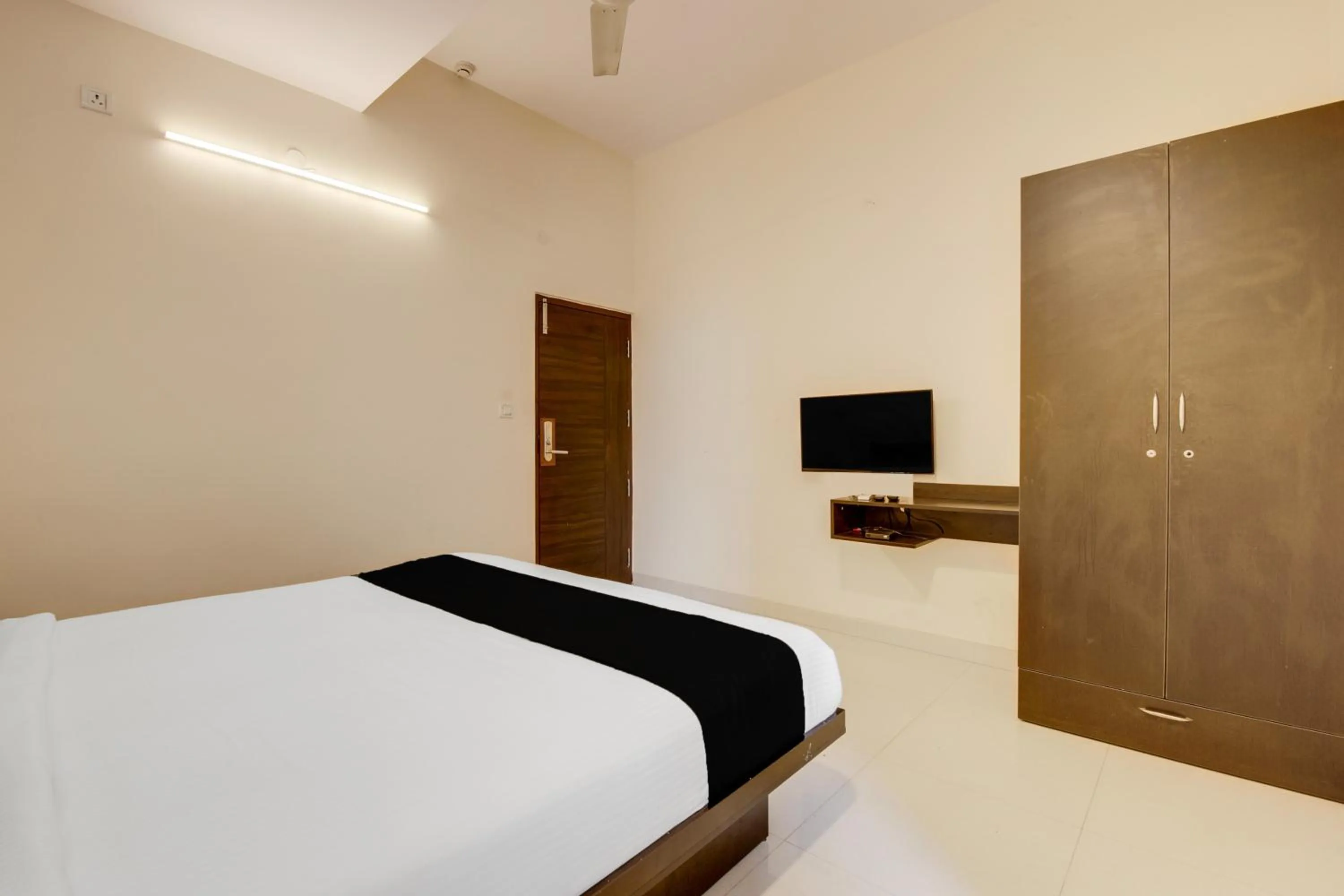 Bedroom, Bed in Super Townhouse HBR Layout