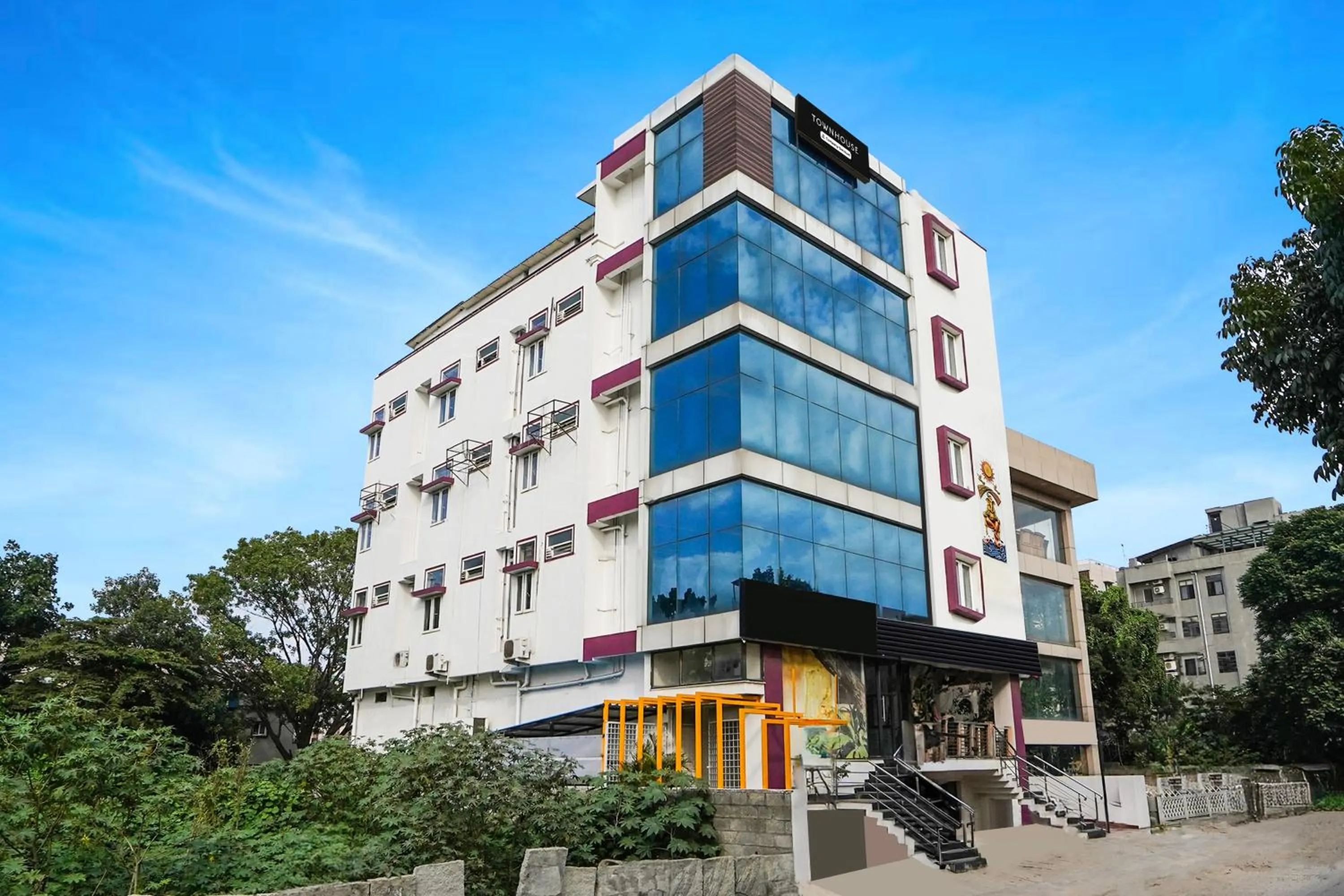 Facade/entrance in Super Townhouse HBR Layout