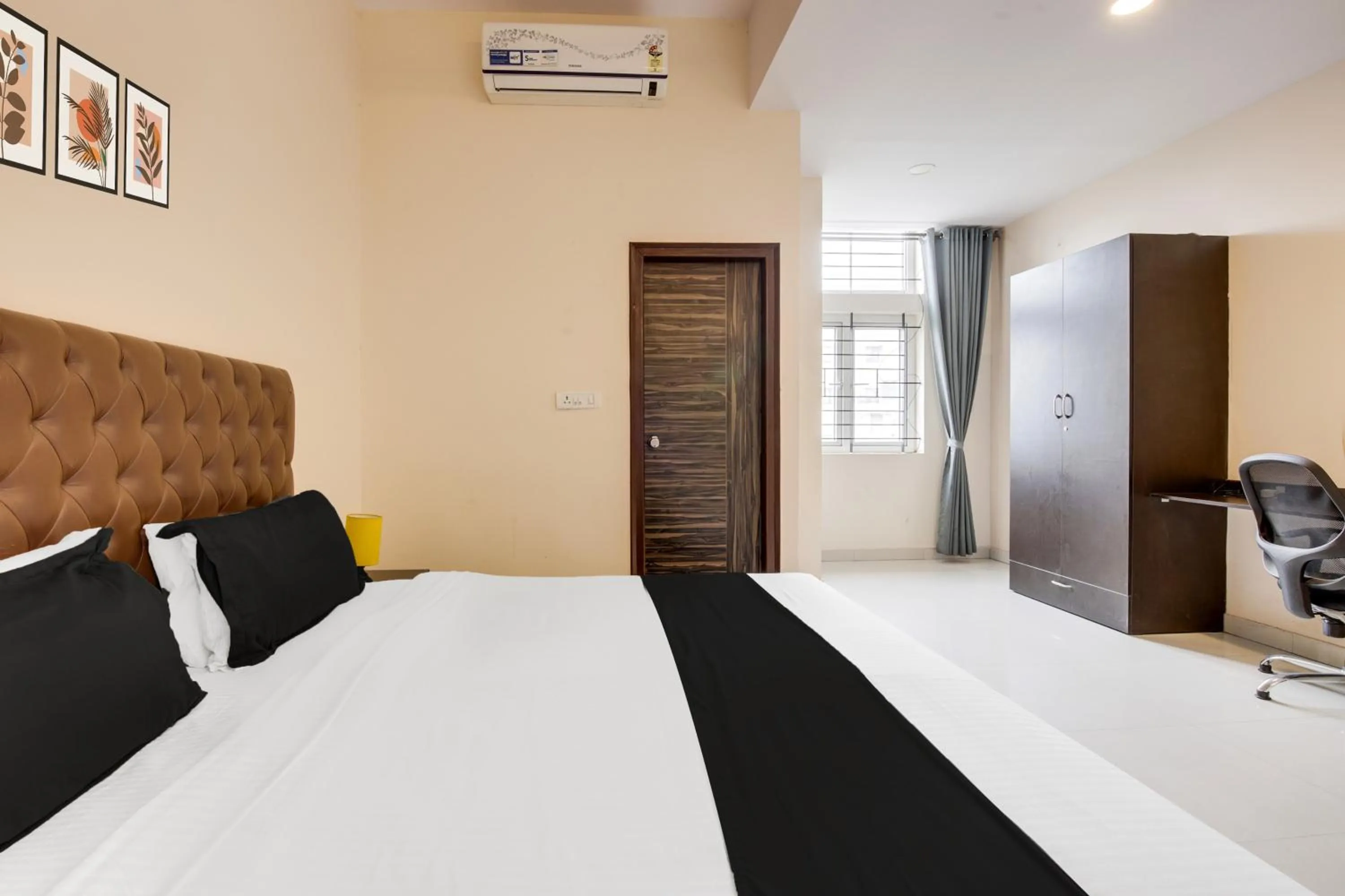 Bedroom, Bed in Super Townhouse HBR Layout