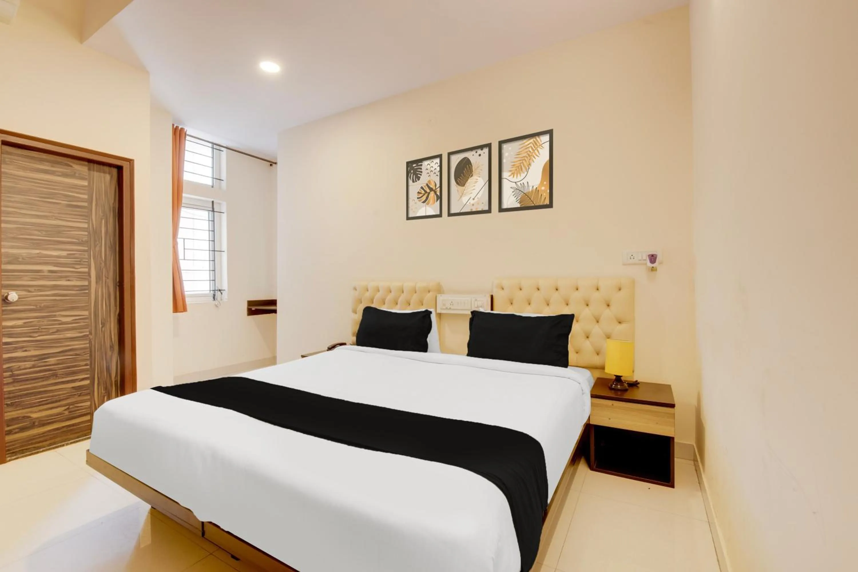 Bedroom, Bed in Super Townhouse HBR Layout