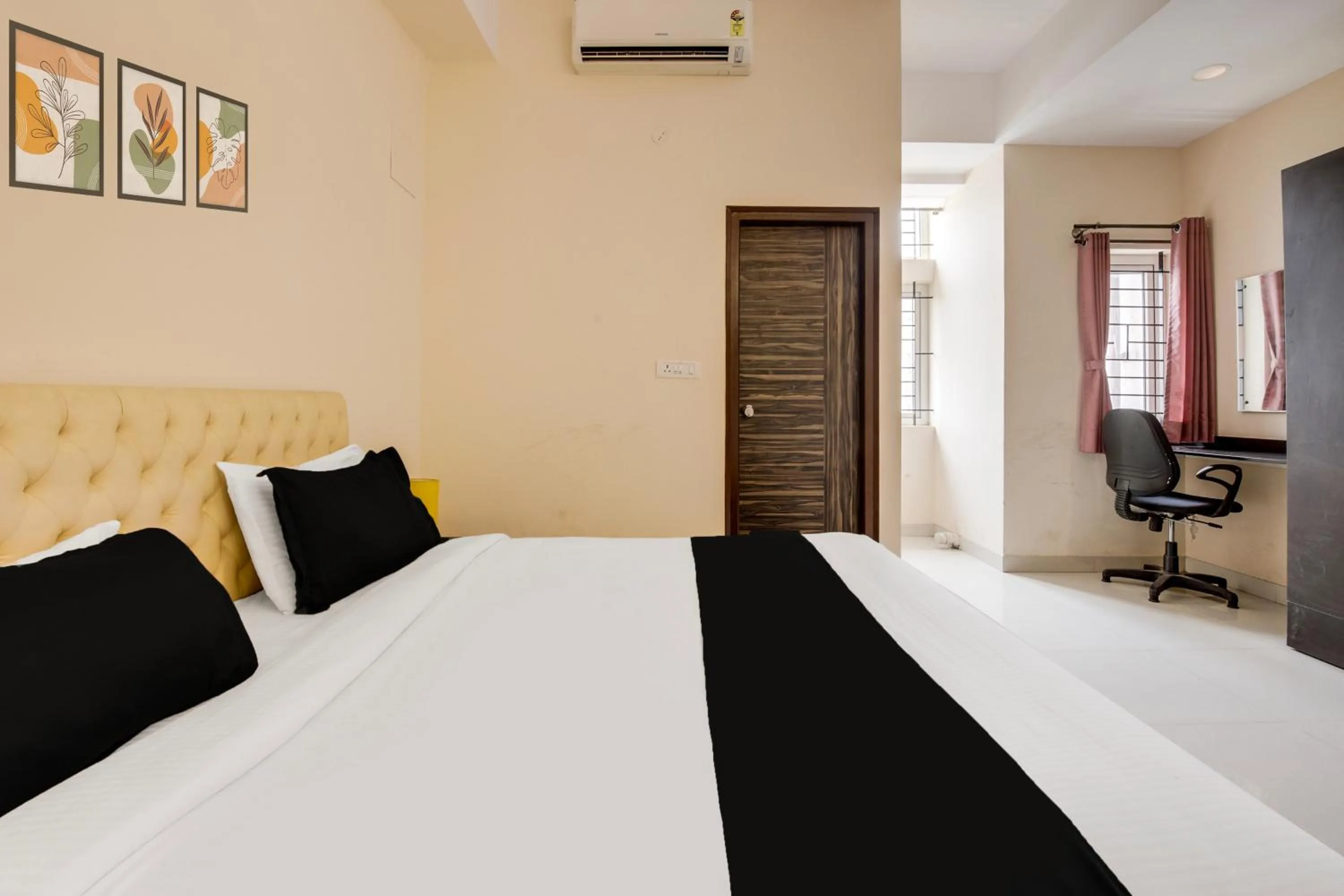 Bedroom, Bed in Super Townhouse HBR Layout