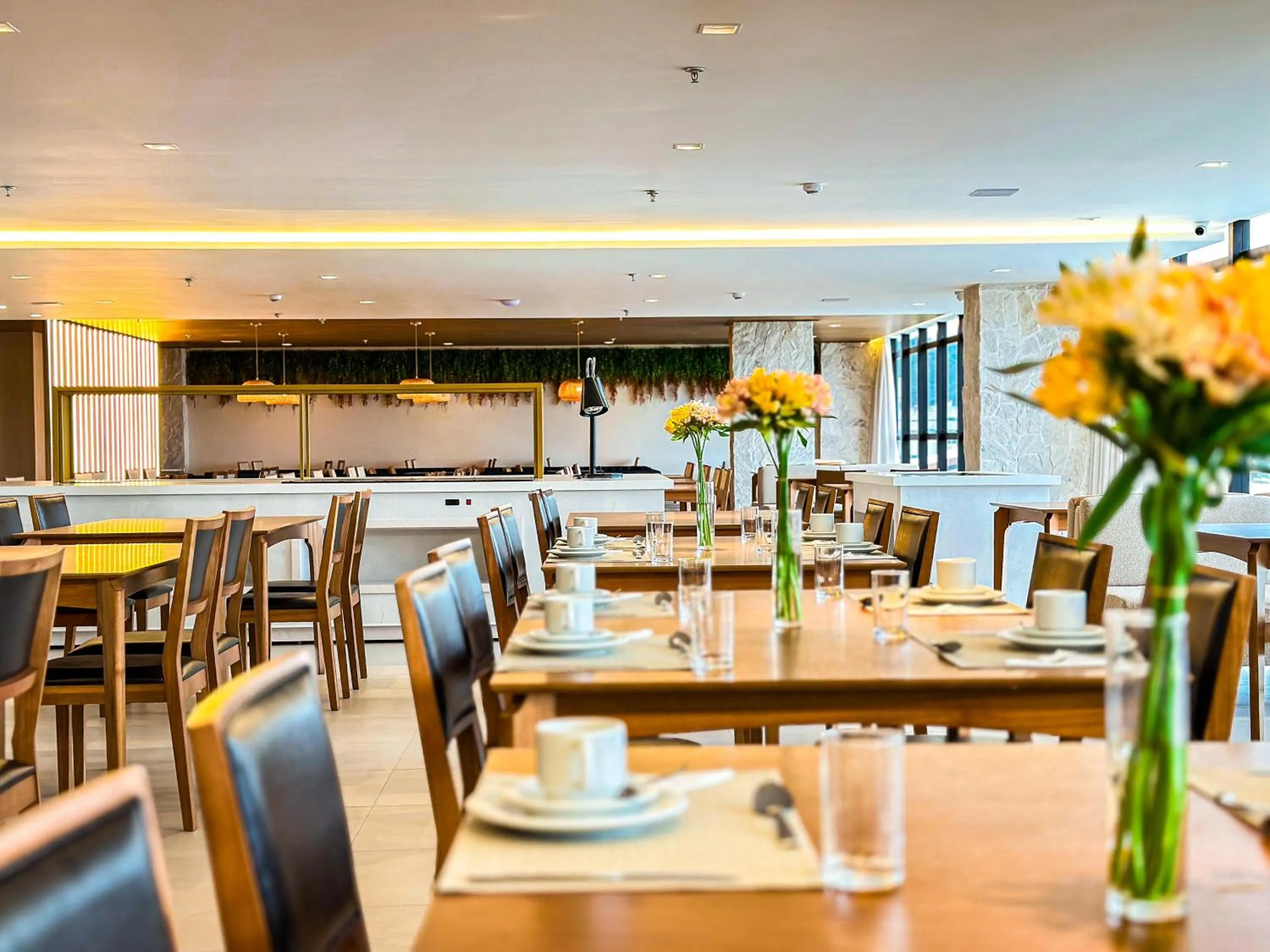 Restaurant/places to eat in Blue Sea Hotel