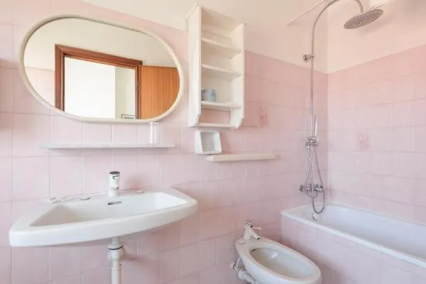 Shower in Diplomat Marine