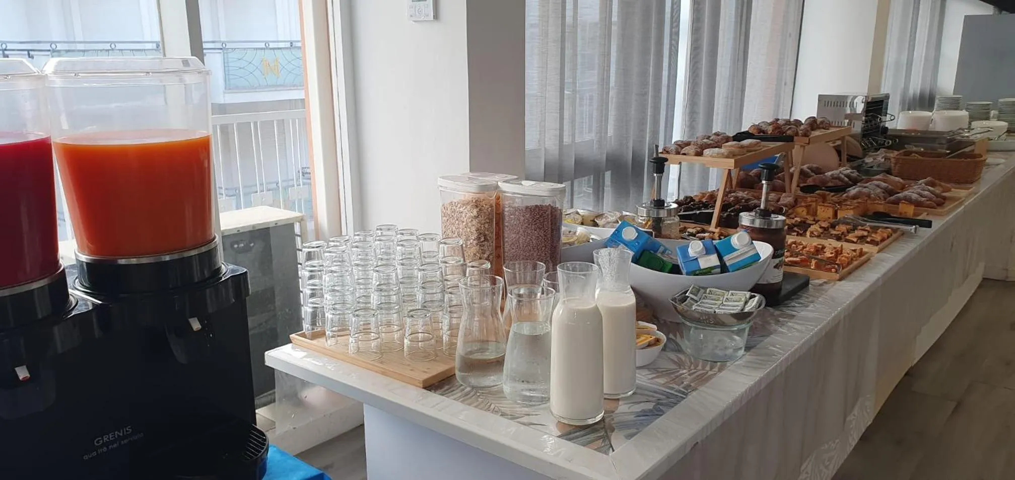 Breakfast in Diplomat Marine