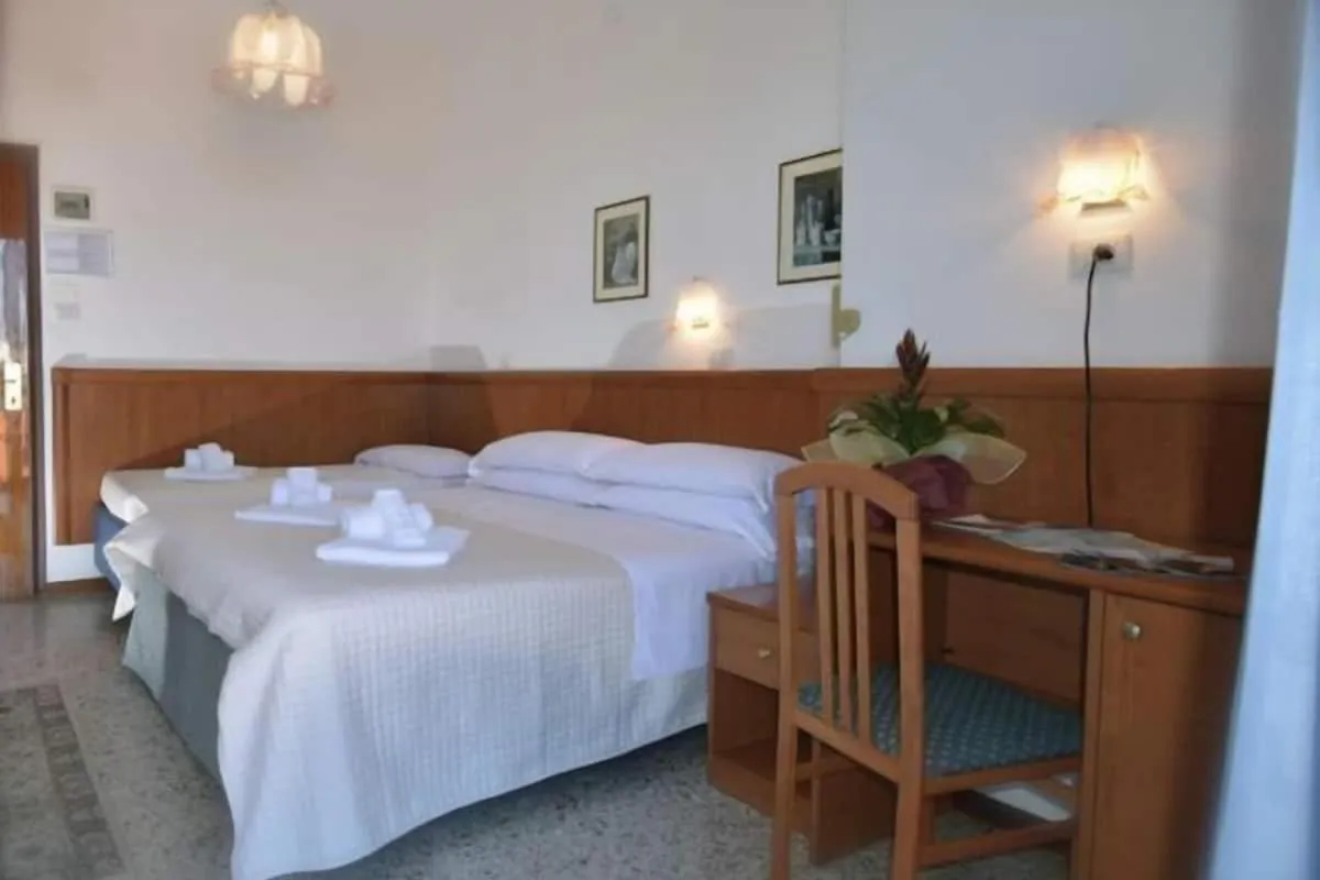 Bed in Diplomat Marine