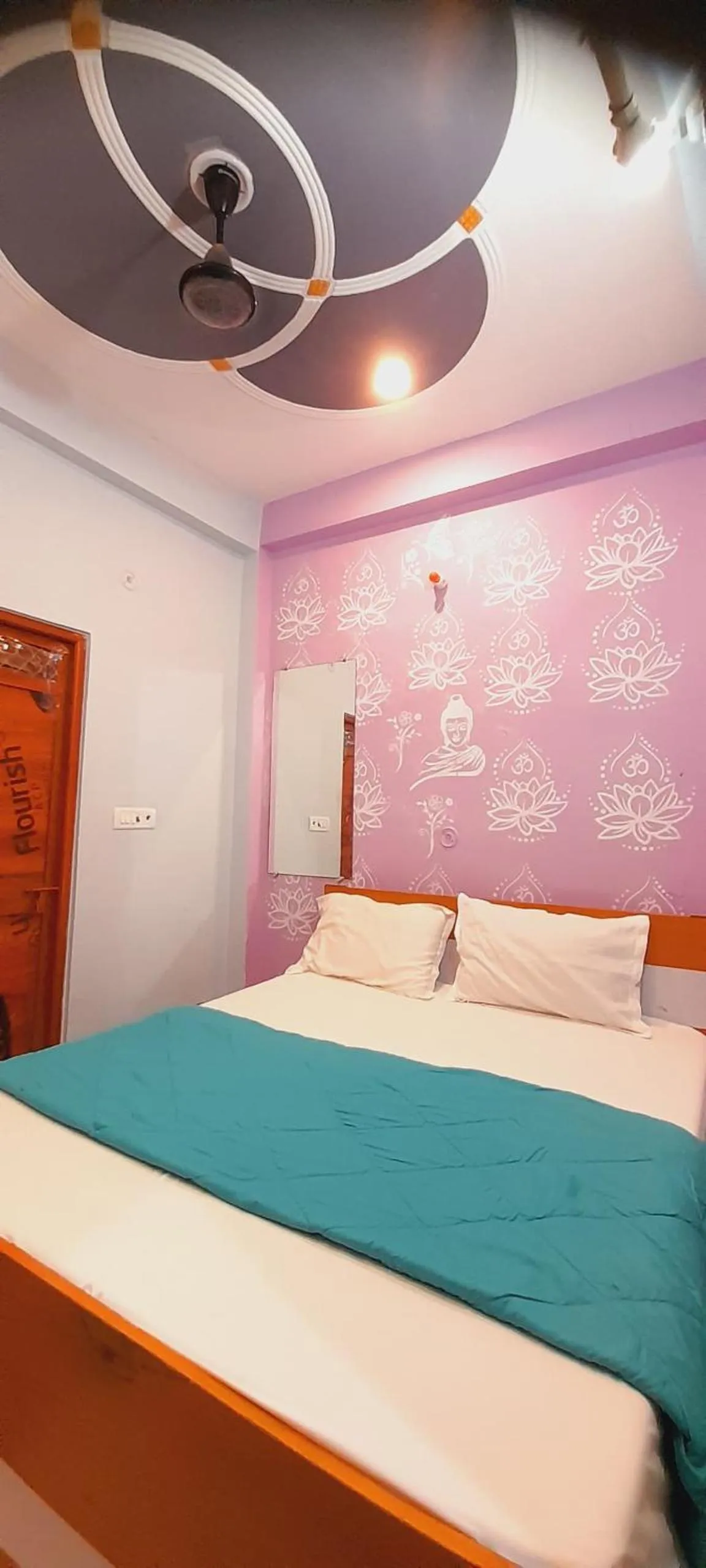 Bed in Shiv Niketan Guest House 200mtr from Shri Ram mandir