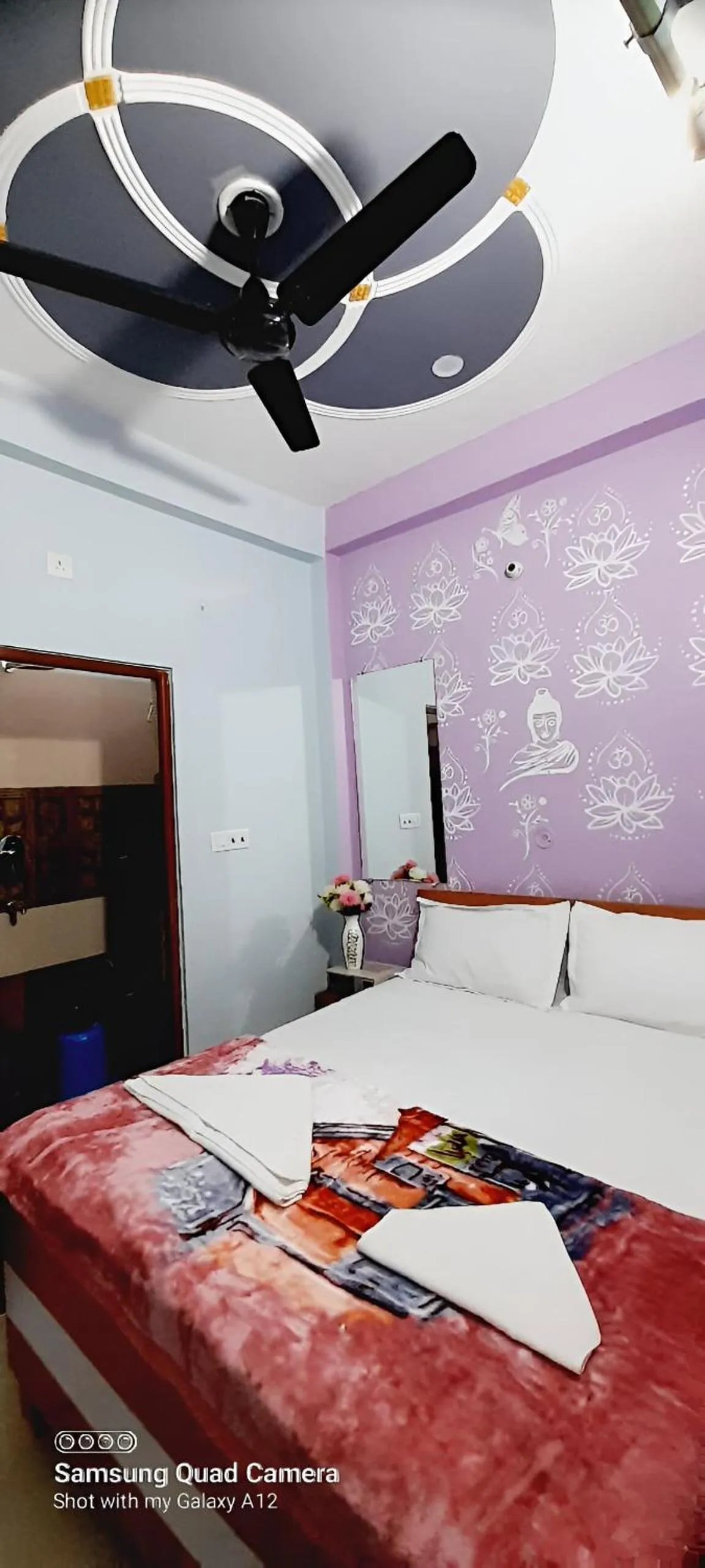 Bed in Shiv Niketan Guest House 200mtr from Shri Ram mandir