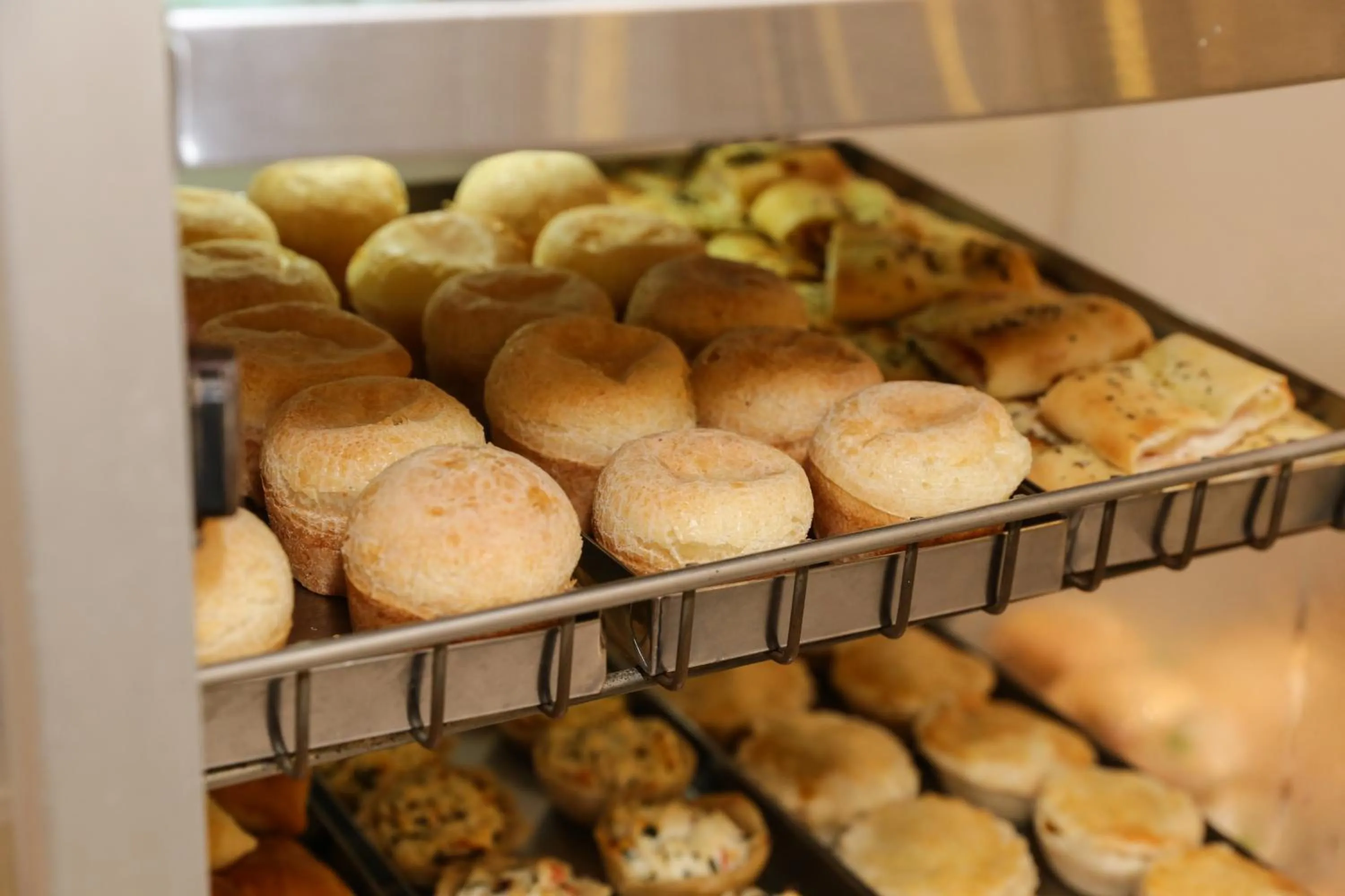 Buffet breakfast in Hotel Caiuá Express Umuarama