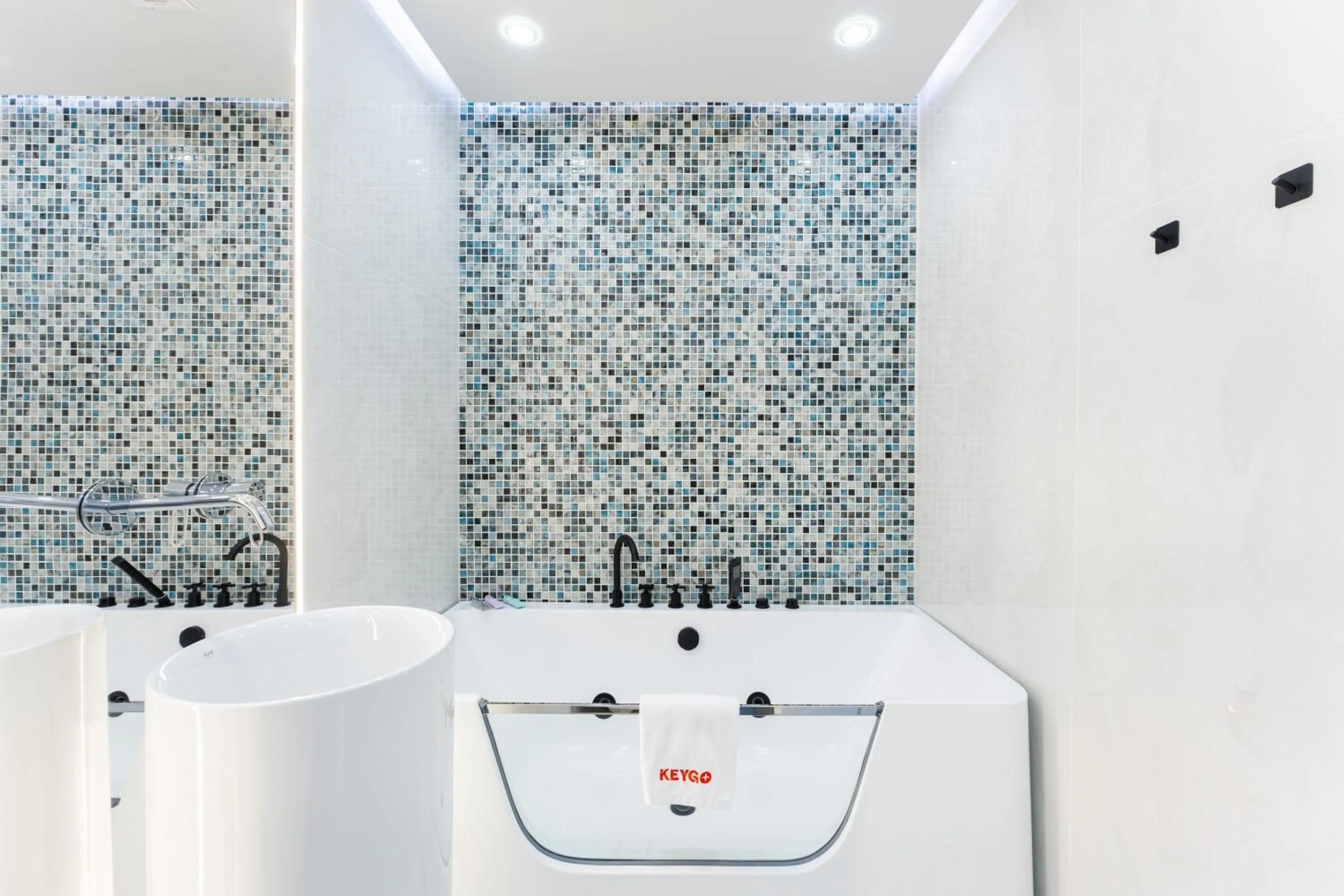 Bathroom in Apartment KeyGo #0061 is the key to the center of Yerevan