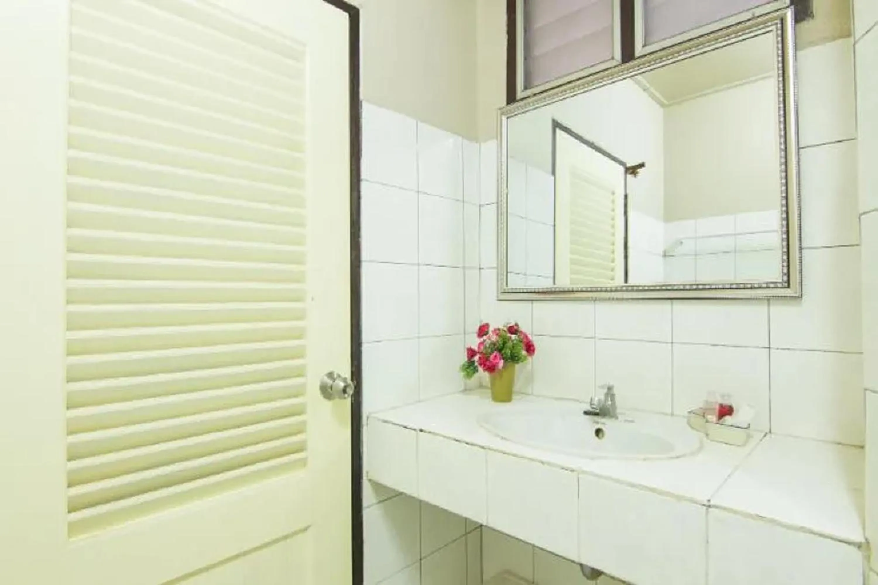 Bathroom in Khelang Nakorn Hotel
