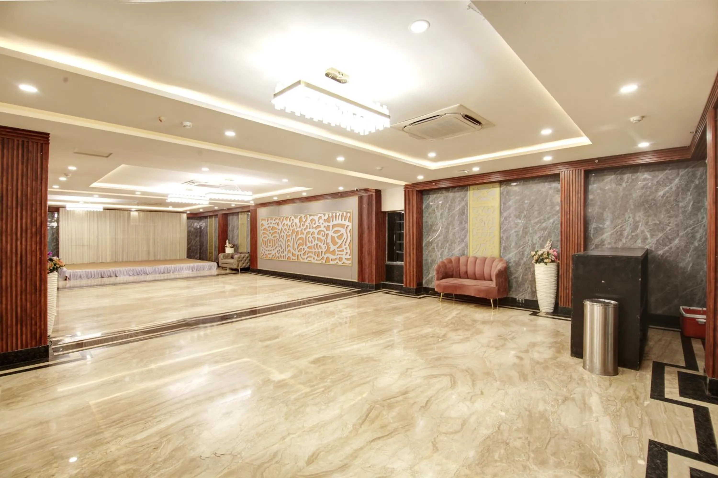 Property building in Hotel 91 Millennium Huda