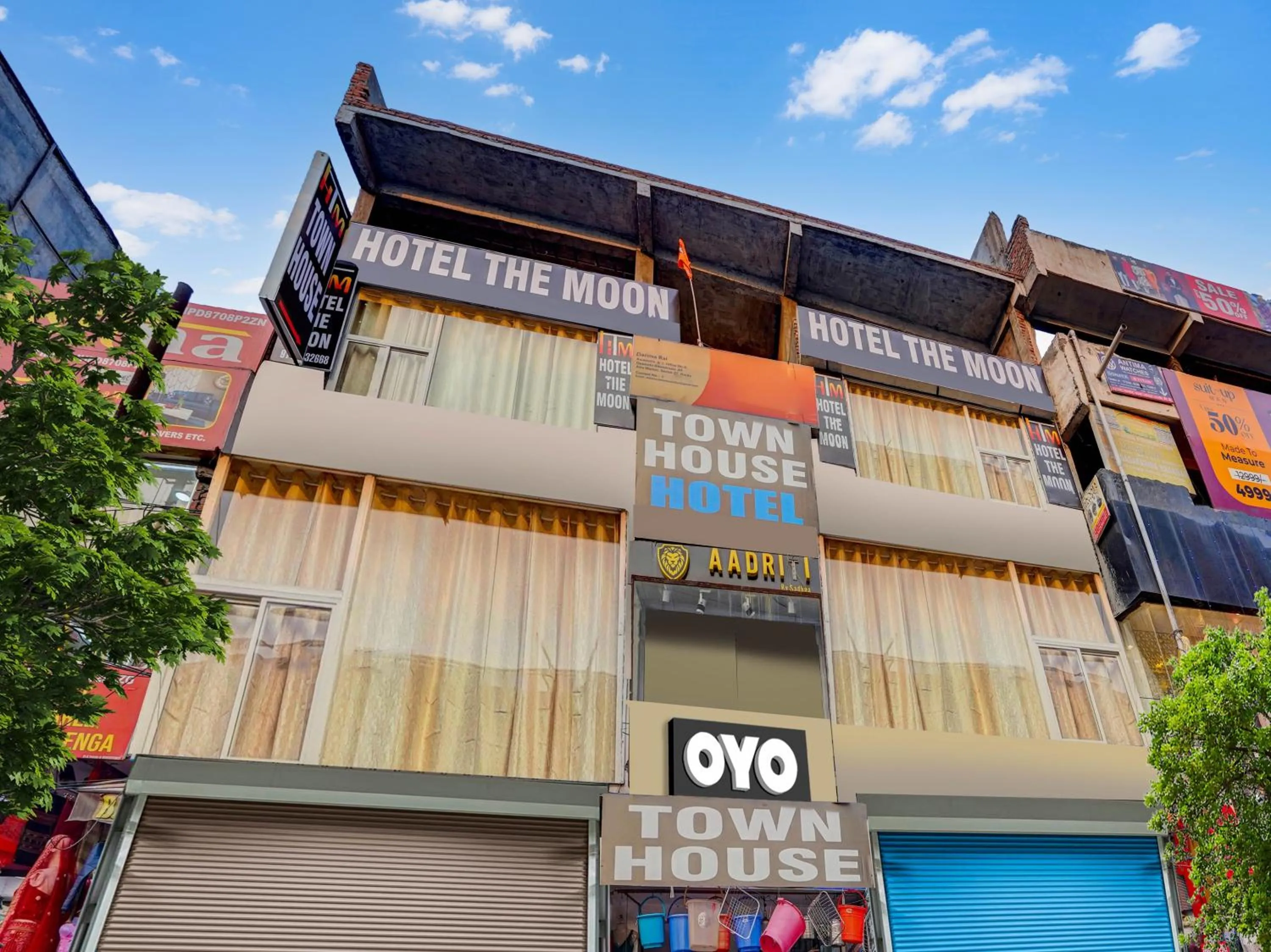 Facade/entrance in Hotel O The Moon