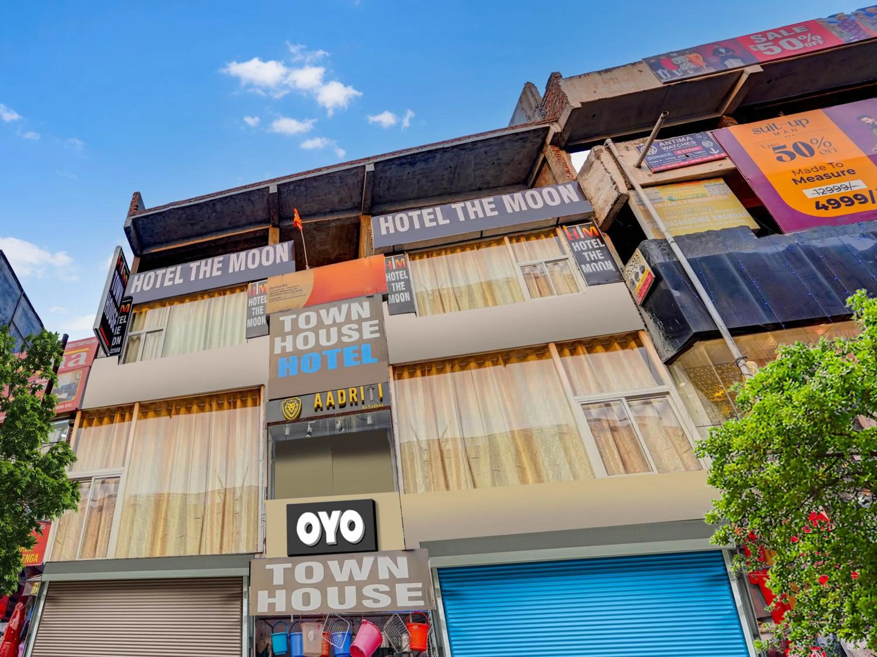 Facade/entrance in Hotel O The Moon