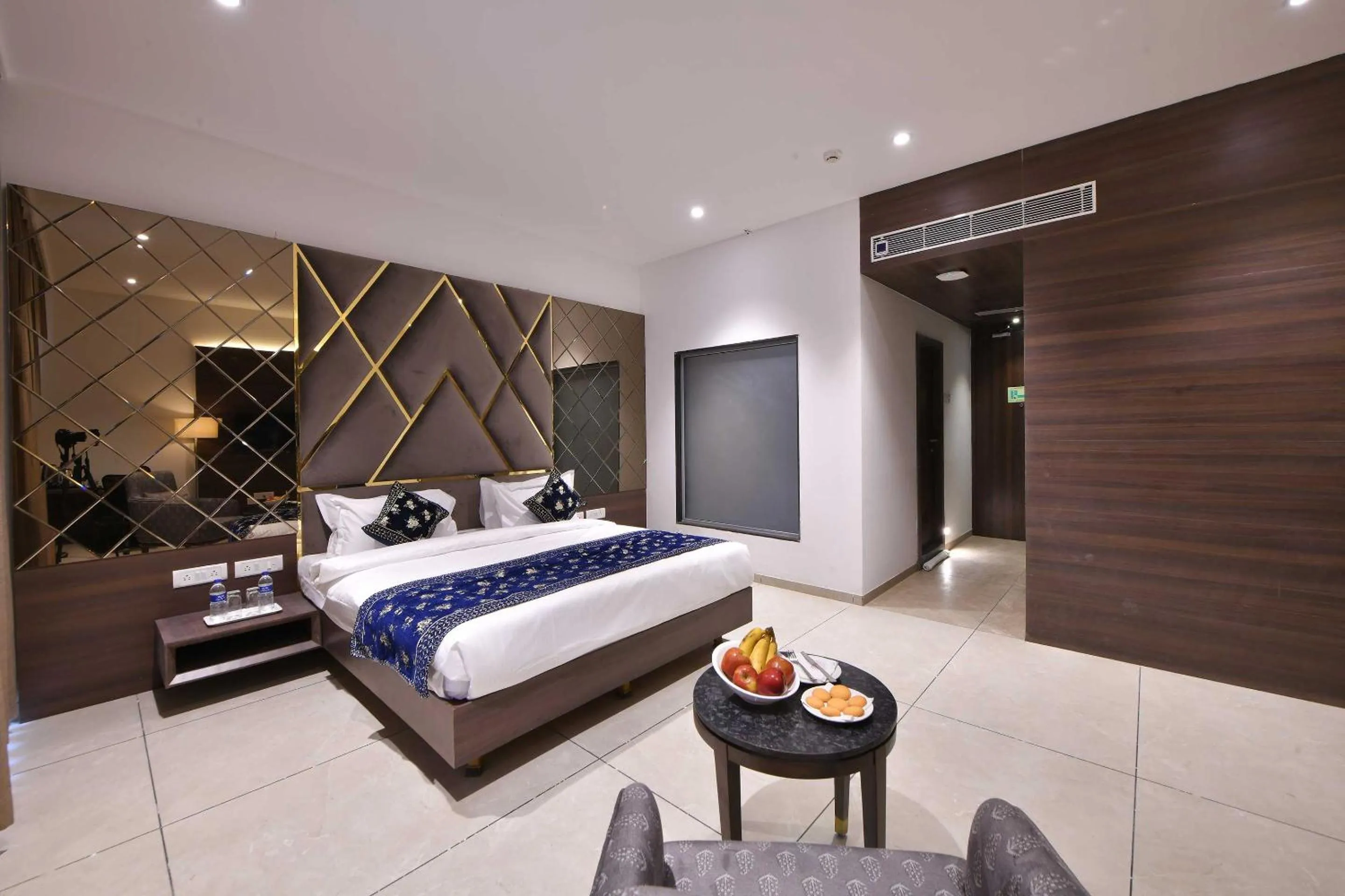 Bedroom, Bed in Clubhouse Hotel Morbi