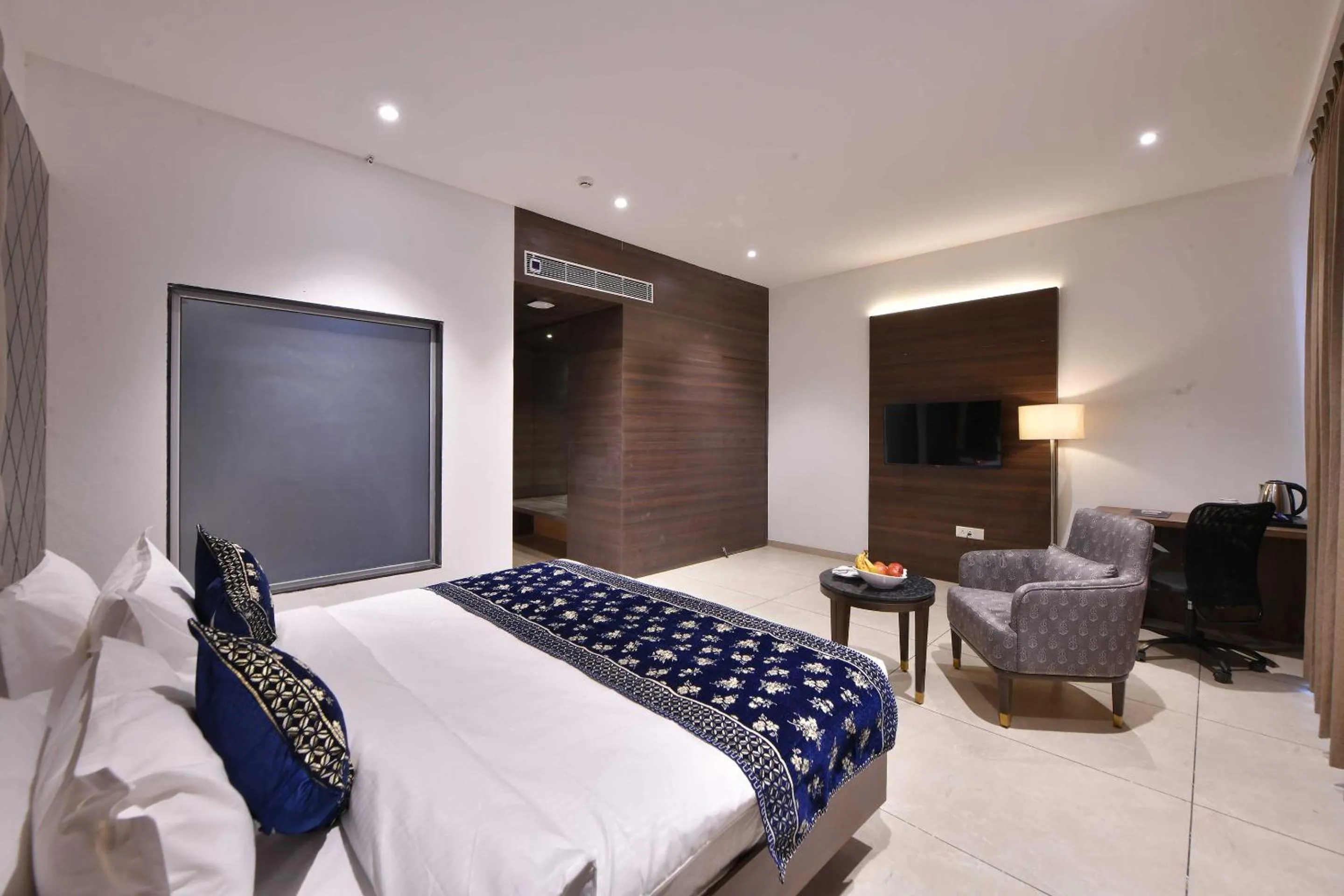 Bedroom, Bed in Clubhouse Hotel Morbi