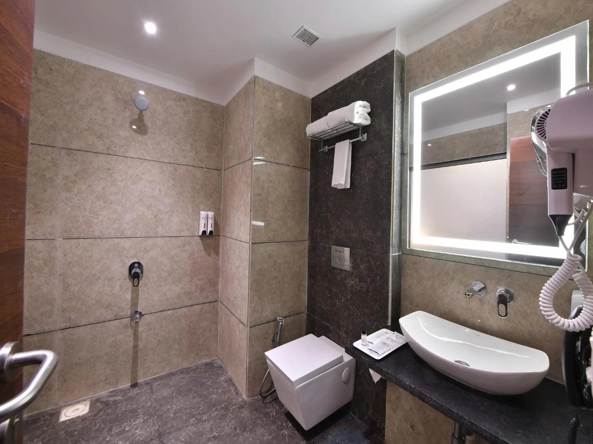 Clubhouse Hotel by CheckIn Morbi