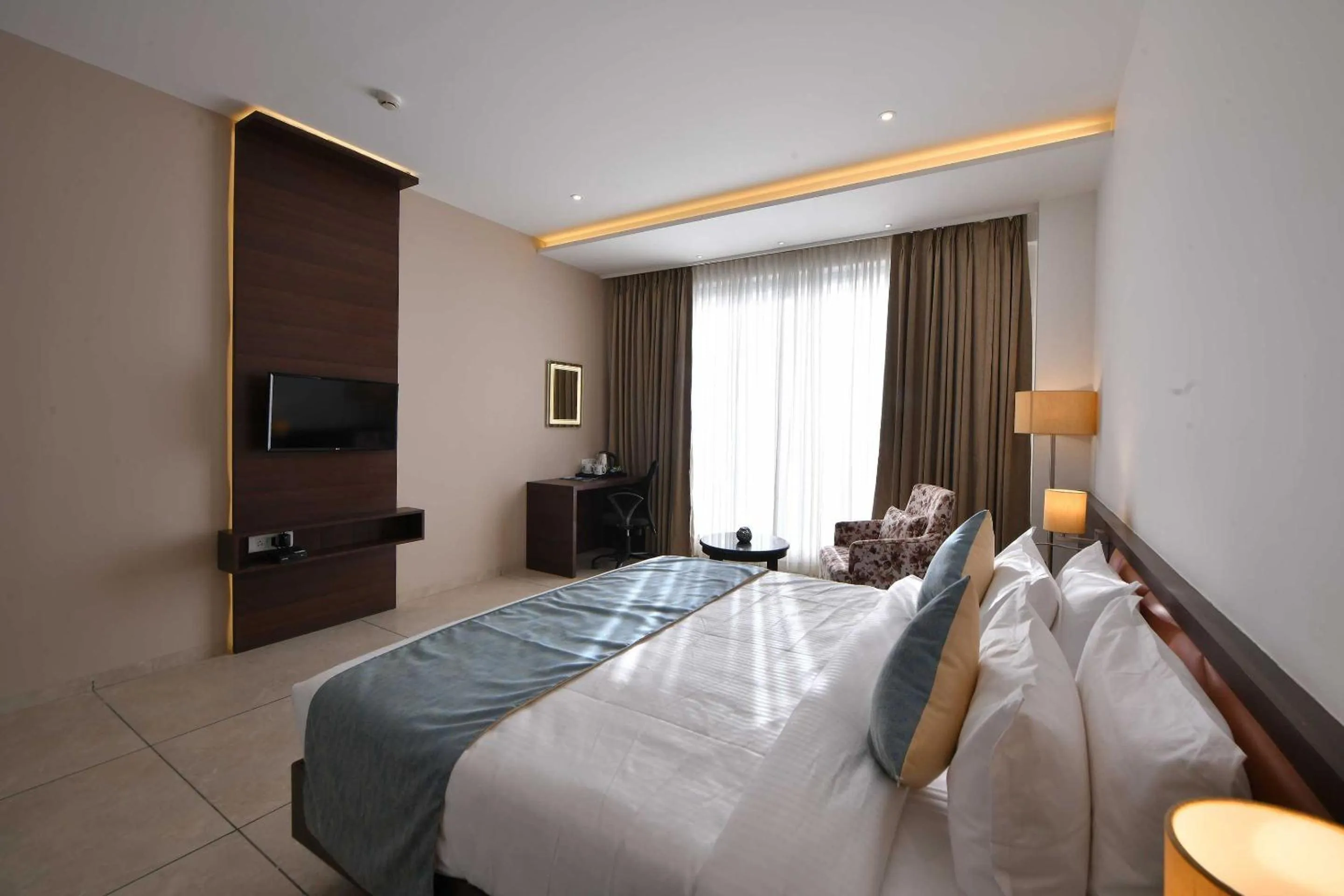 Bedroom, Bed in Palette - Hotel Royal Palace Morbi