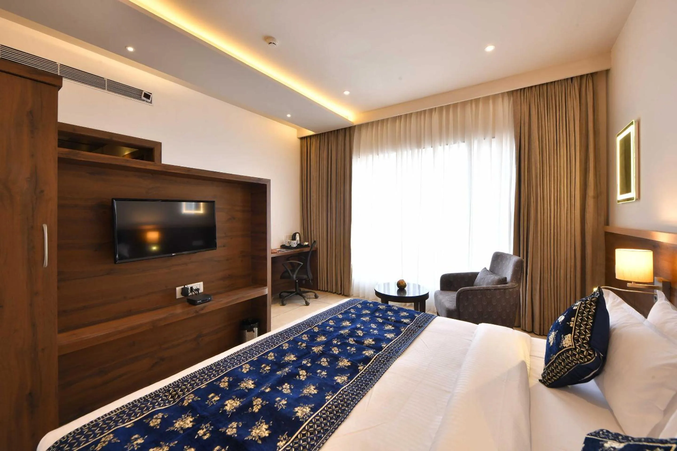 Bedroom, Bed in Clubhouse Hotel Morbi