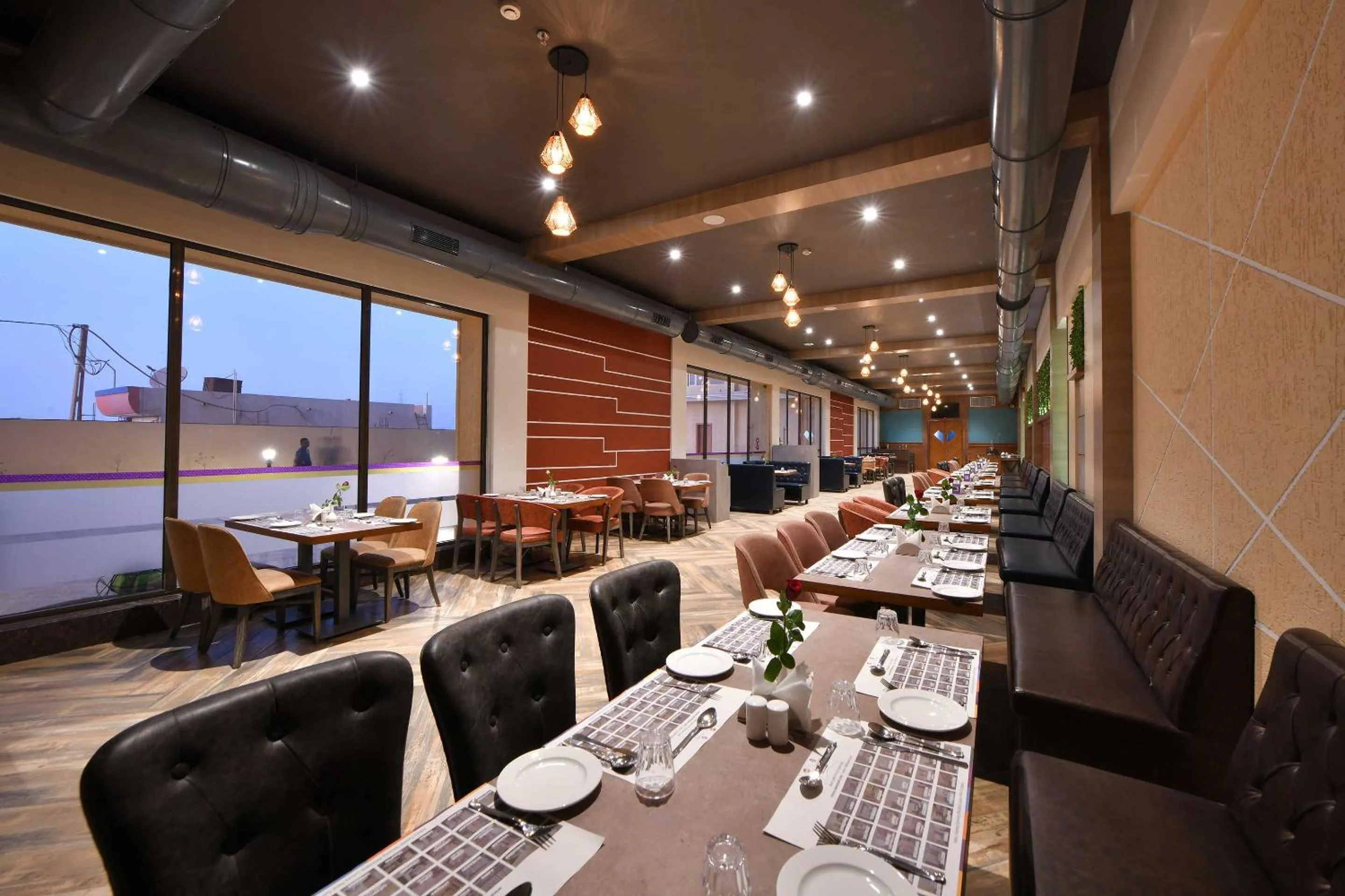 Restaurant/places to eat in Clubhouse Hotel Morbi