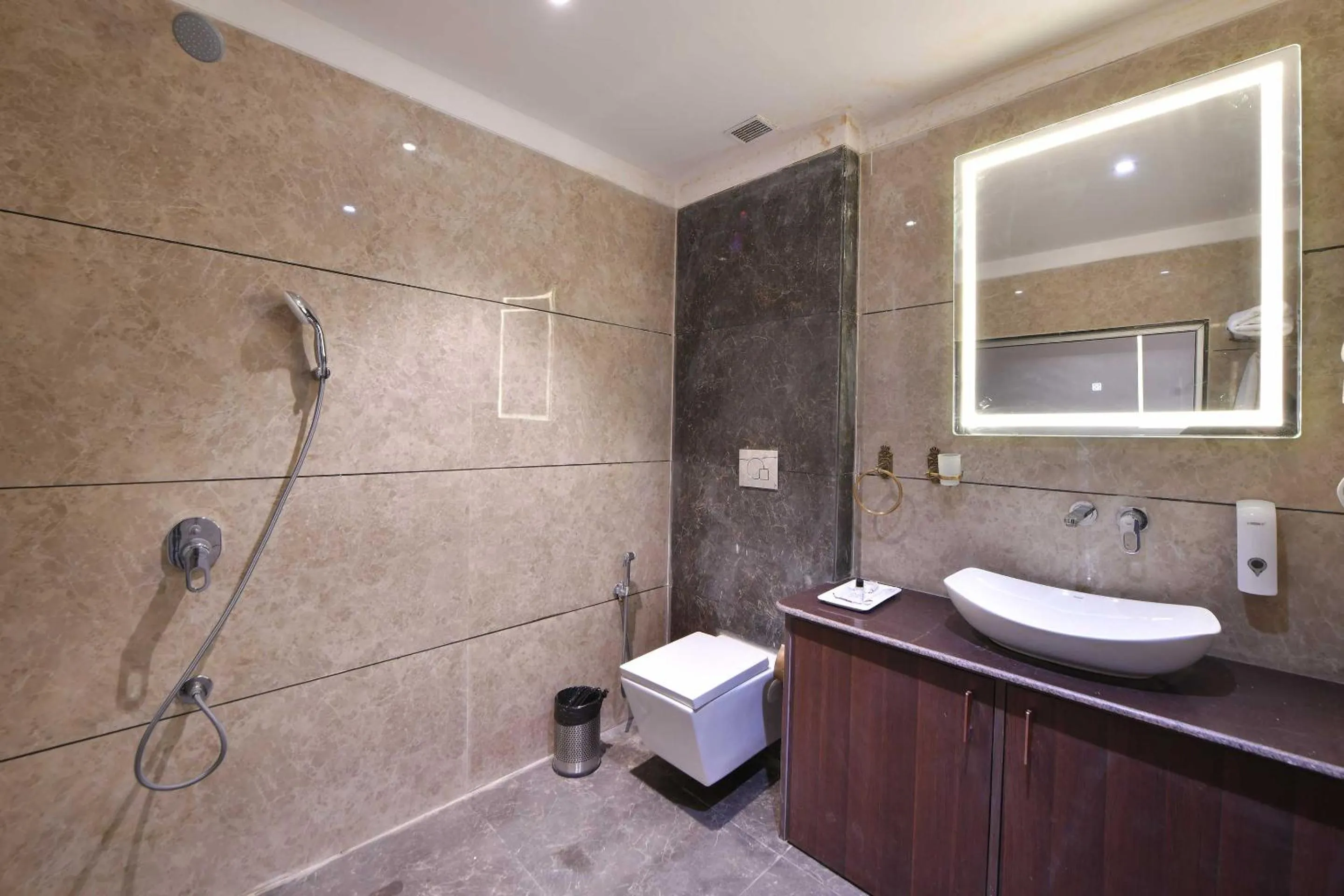Bathroom in Clubhouse Hotel Morbi