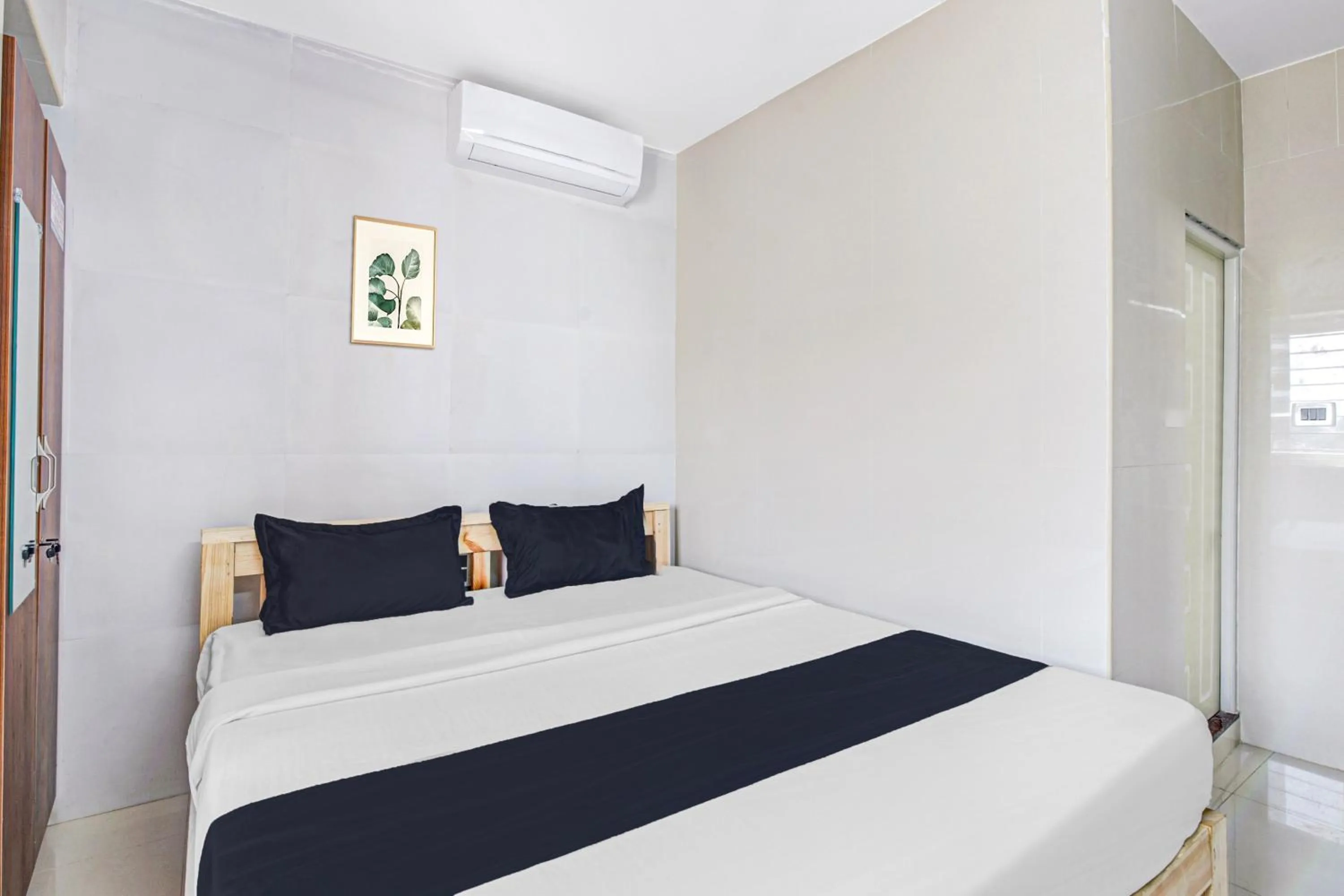 Bedroom in Collection O Sapthagiri Inn