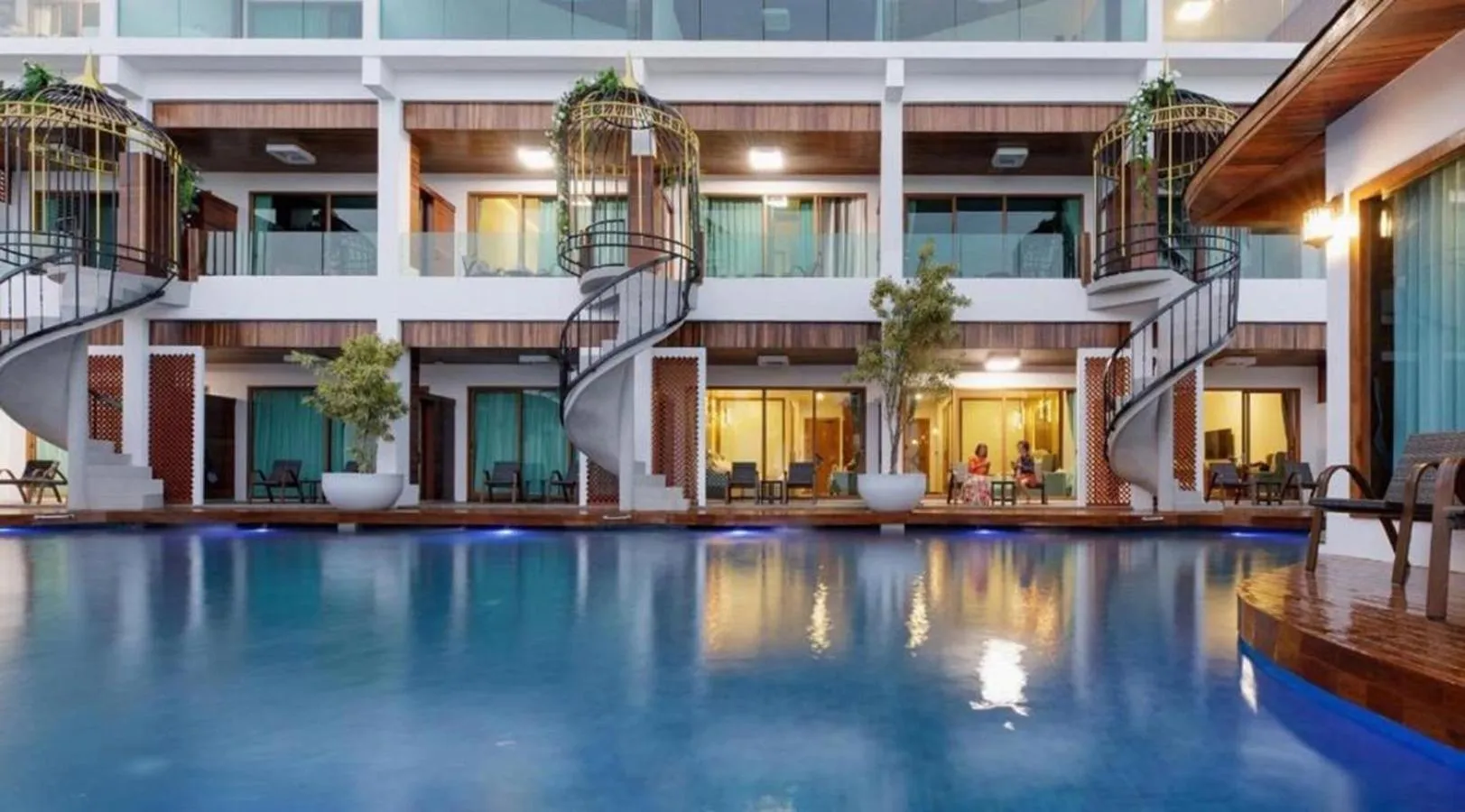 Swimming pool in Hotel Villa AoKhanom Beachfront