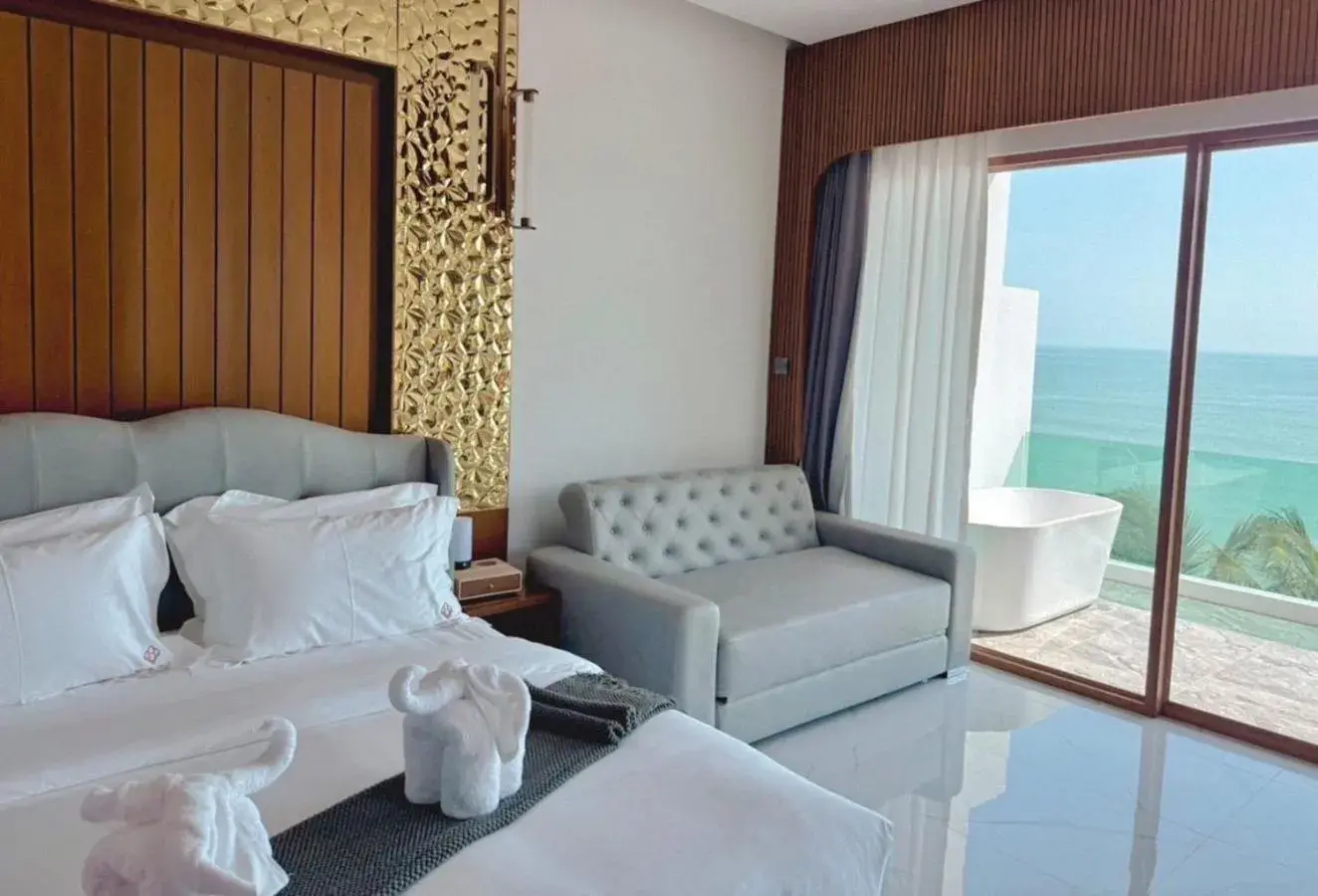 Deluxe Ocean View in Hotel Villa AoKhanom Beachfront Deluxe Ocean View in Hotel Villa AoKhanom Beachfront