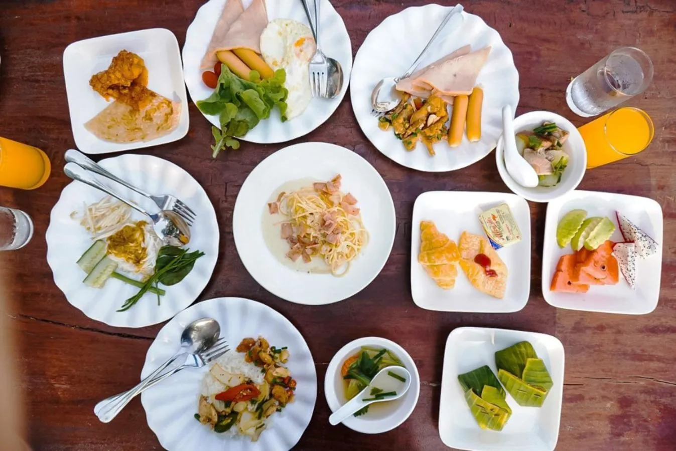 Food and drinks in Hotel Villa AoKhanom Beachfront