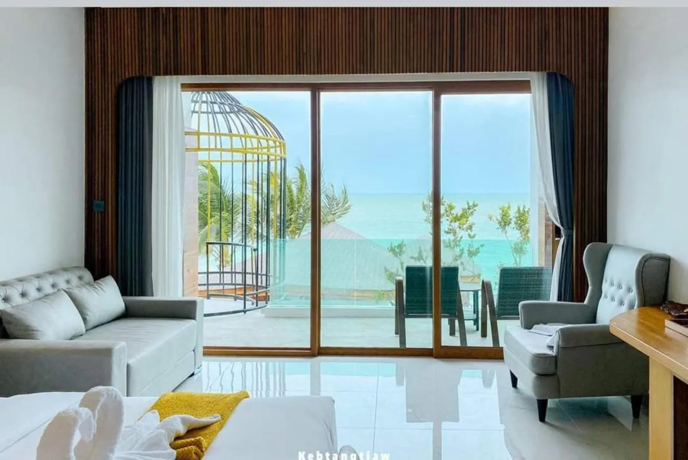 Balcony/Terrace in Hotel Villa AoKhanom Beachfront