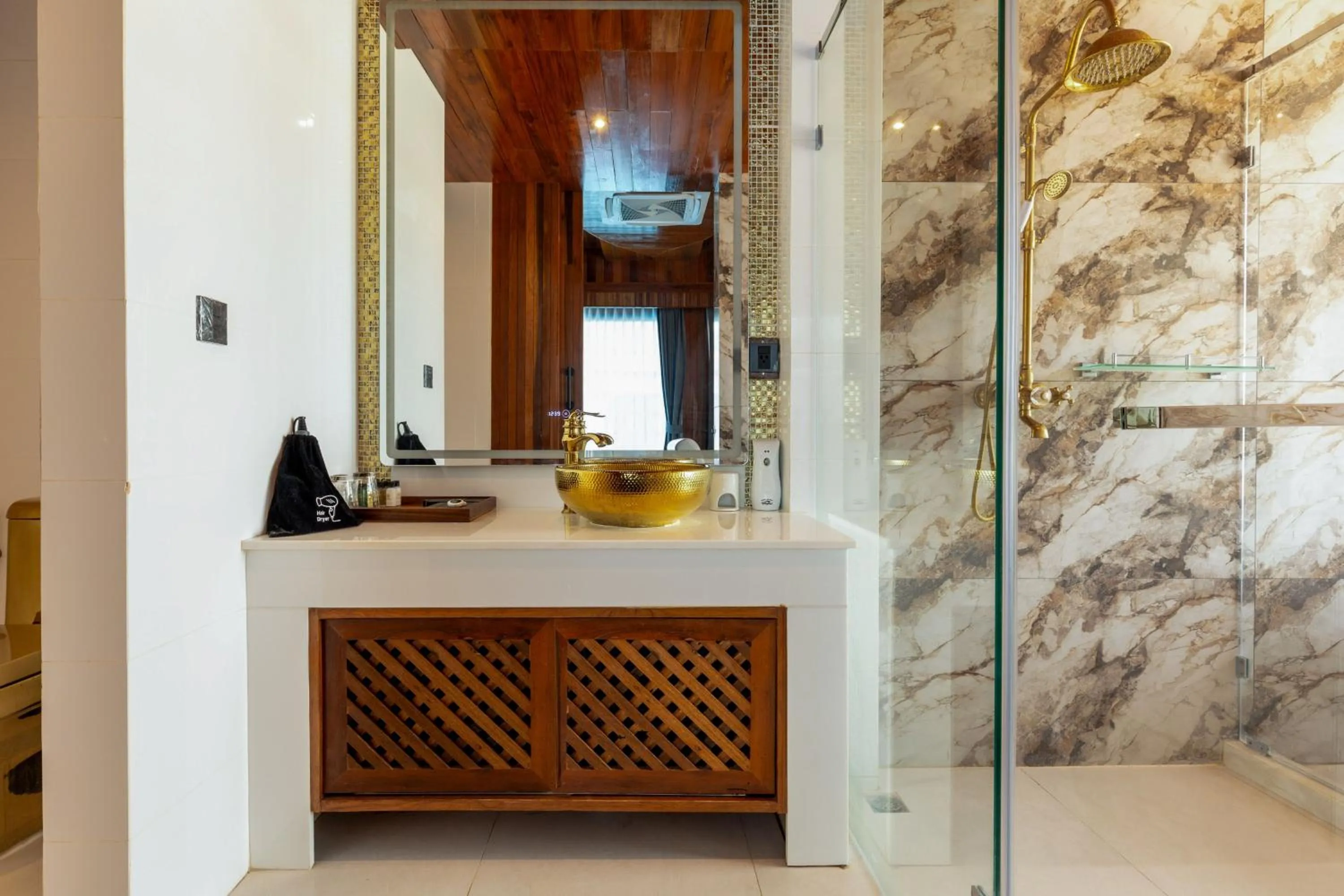 Bathroom in Hotel Villa AoKhanom Beachfront
