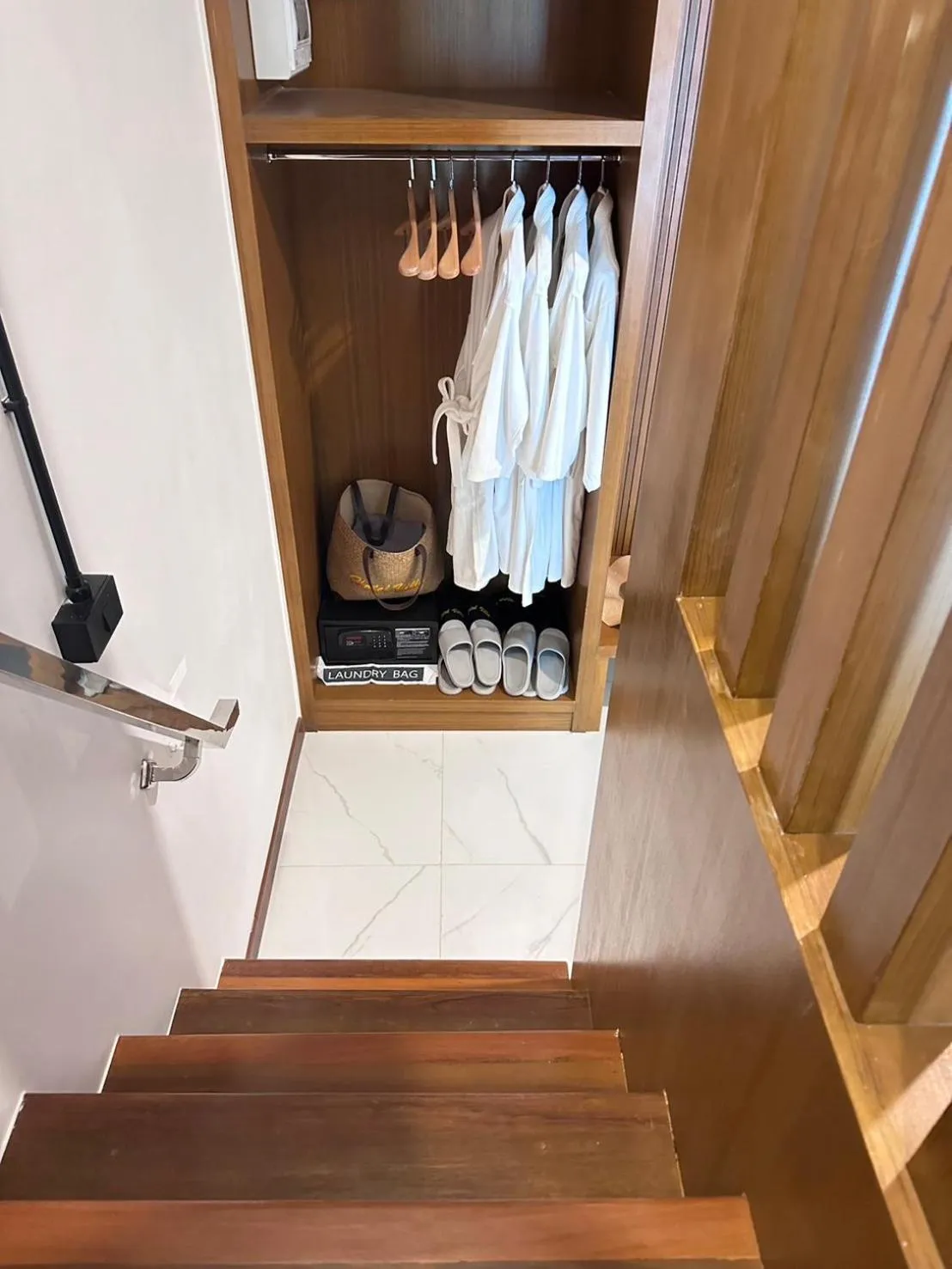 wardrobe in Hotel Villa AoKhanom Beachfront