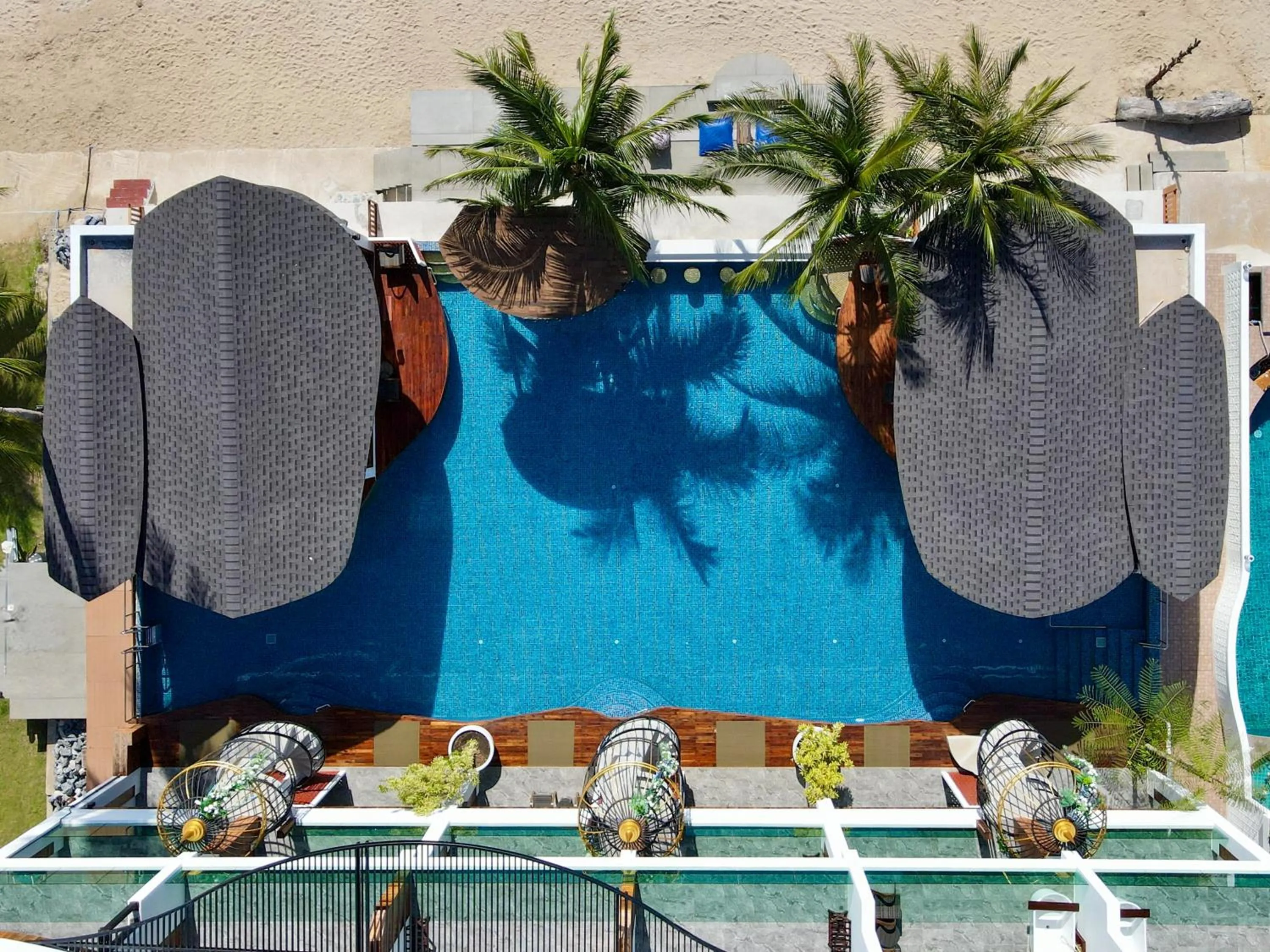 Swimming pool in Hotel Villa AoKhanom Beachfront