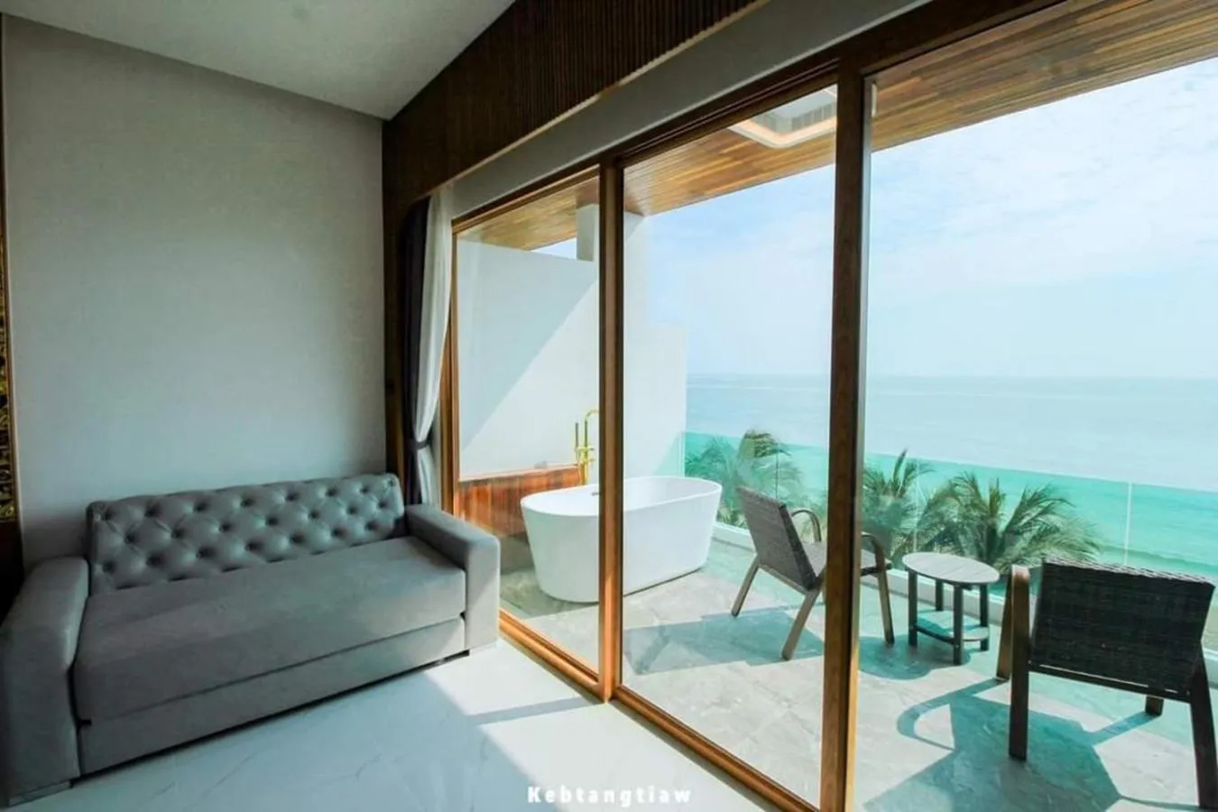 Balcony/Terrace in Hotel Villa AoKhanom Beachfront