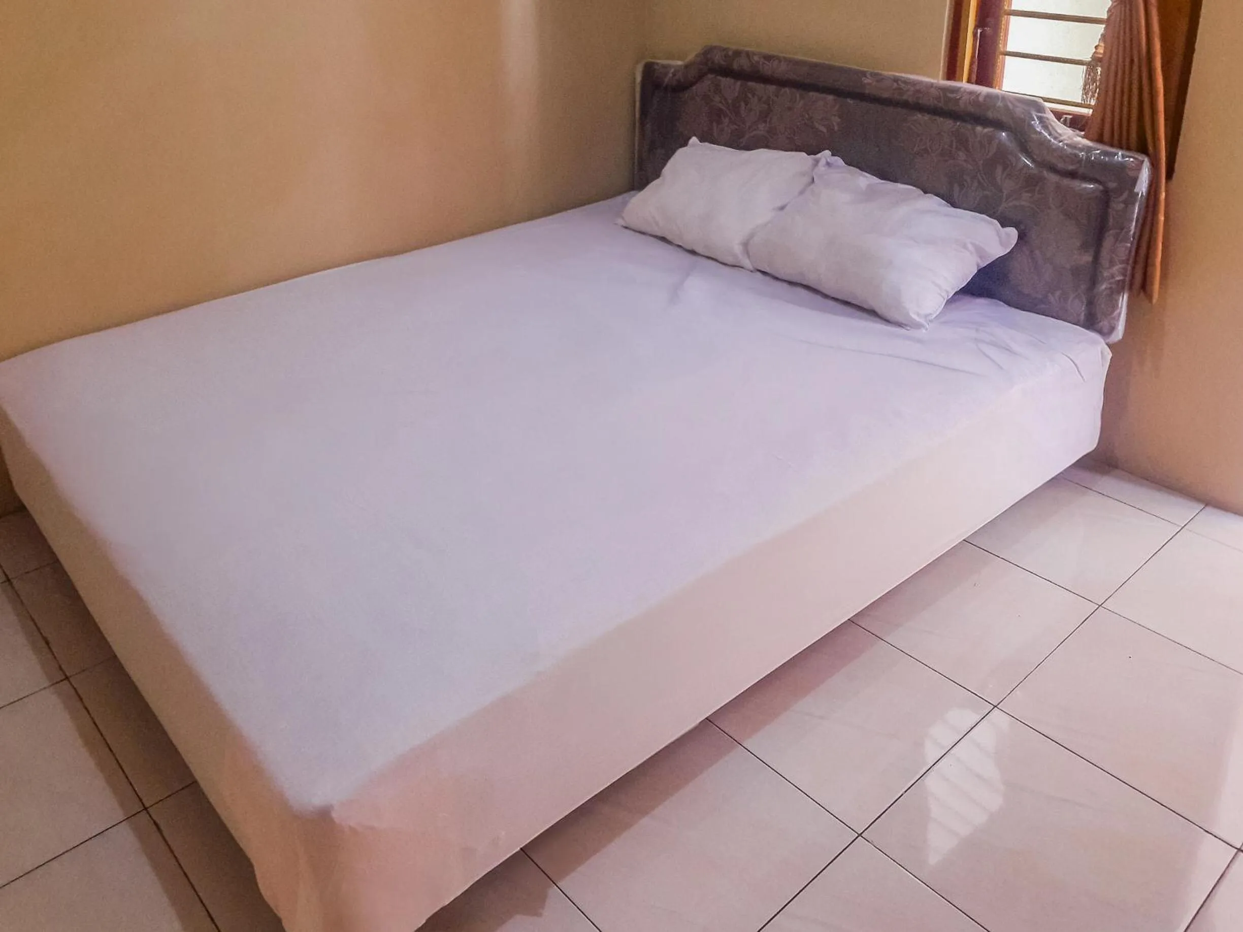 Bedroom, Bed in Hotel O Kost Naura